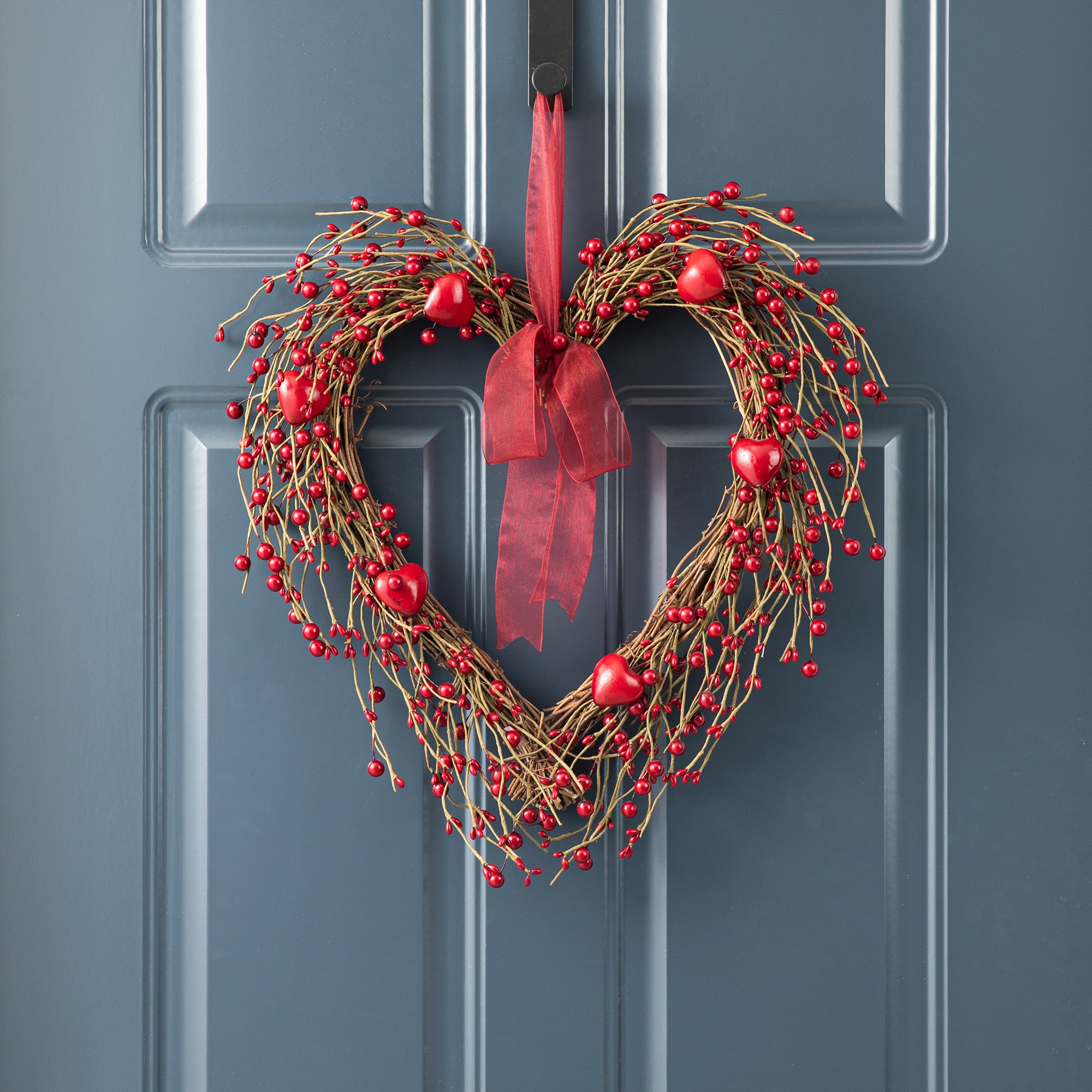 Glitzhome&#xAE; 17&#x22; Valentine&#x27;s Berry Heart Wreath