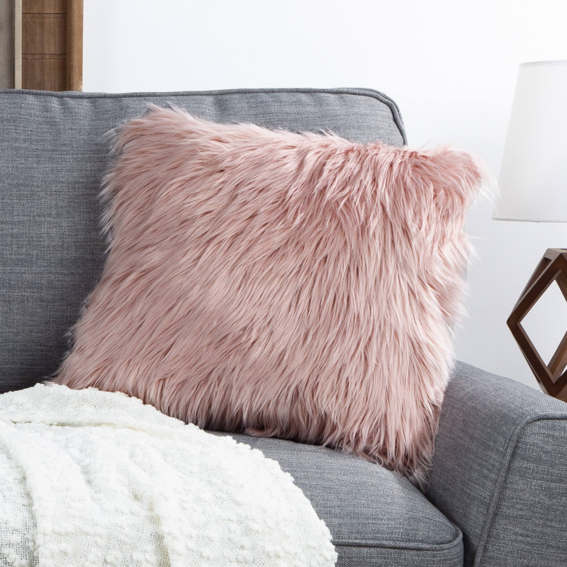 Hastings Home Himalayan Faux Fur Pillow, 18&#x22; x 18&#x22;