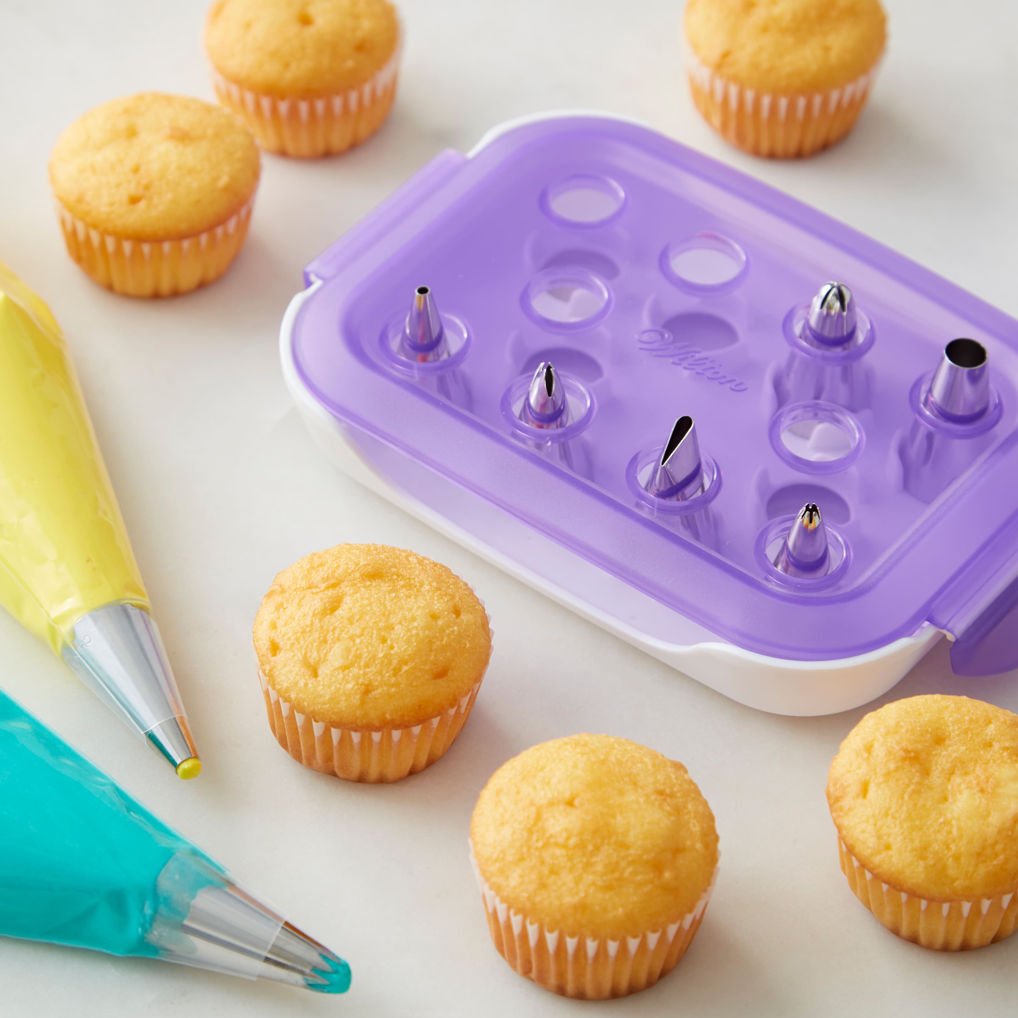 Wilton&#x2122; 9-Piece Starter Decorating &#x26; Piping Tip Set