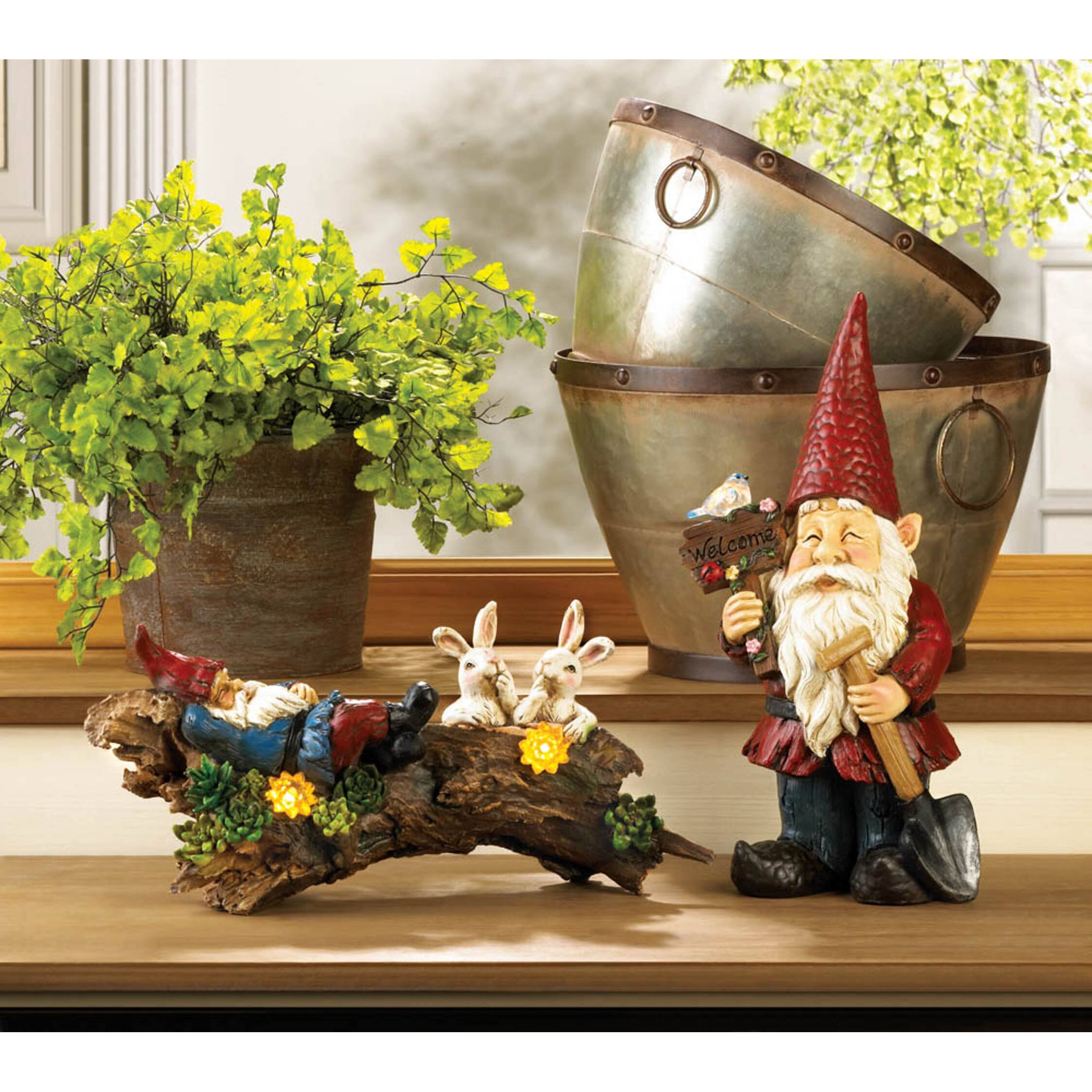 15&#x22; Welcome Gnome Solar Garden Statue