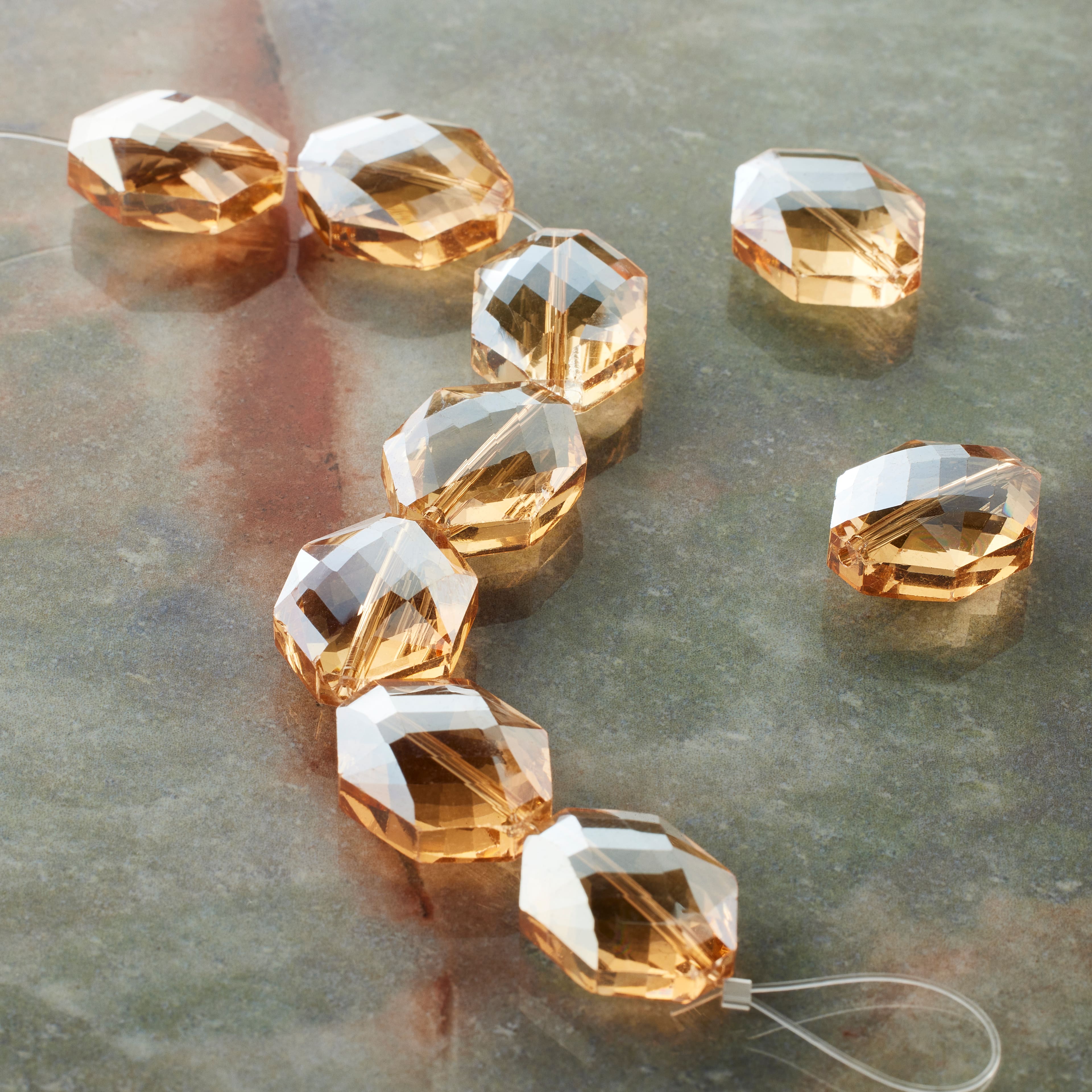 Perles ovales en verre ambré de 18 mm de Bead Landing