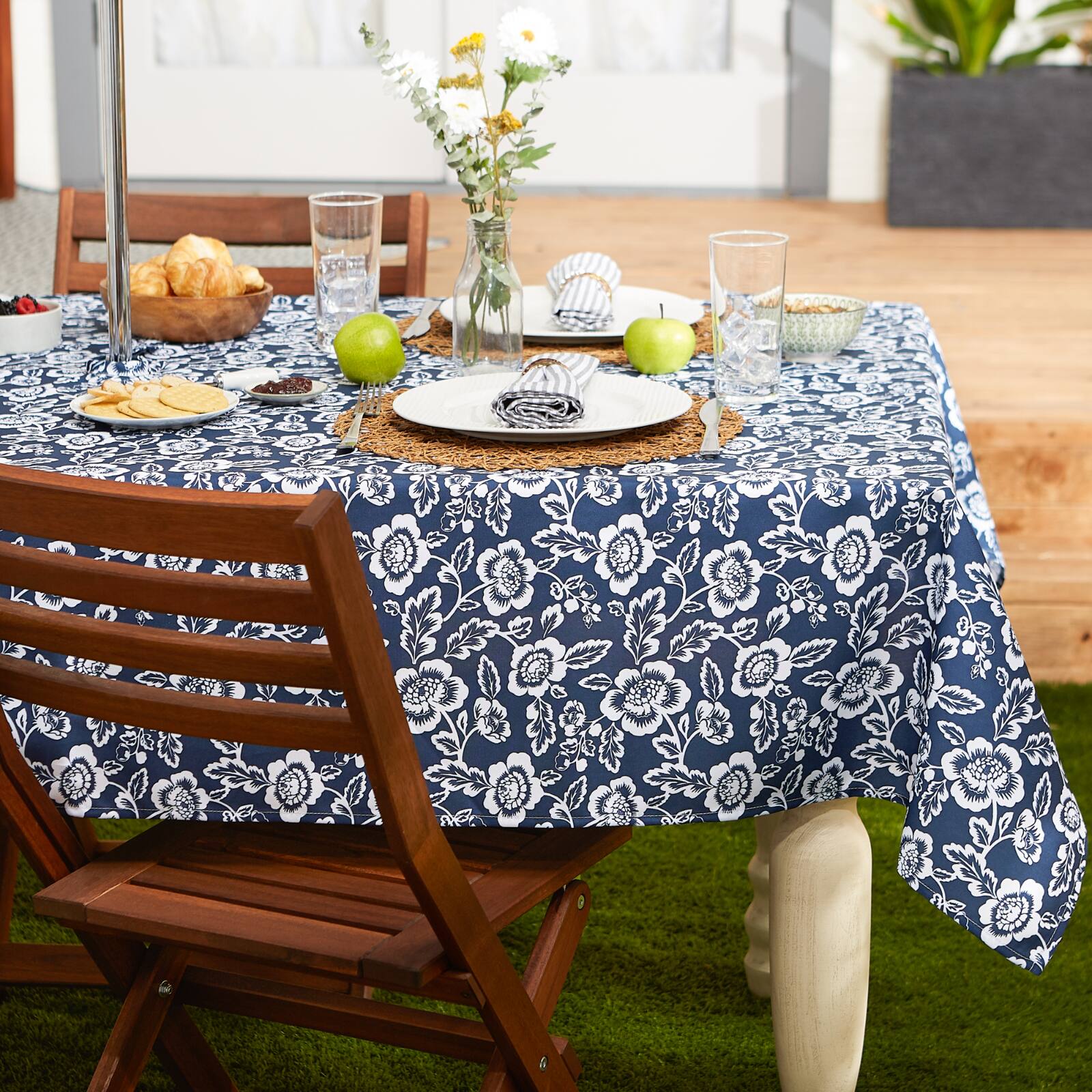 Nautical Blue Floral Print Outdoor Tablecloth, 60" Round