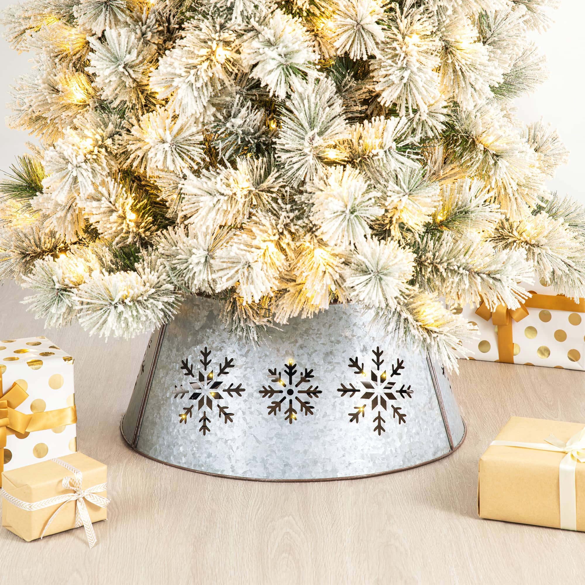 Glitzhome® 21" Snowflake Diecut Metal Tree Collar with Light String