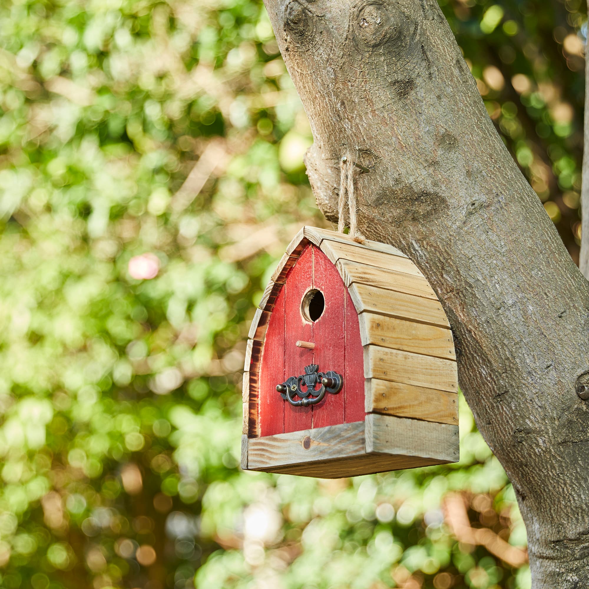 Glitzhome&#xAE; 8.5&#x22; Washed Red Distressed Wood Birdhouse