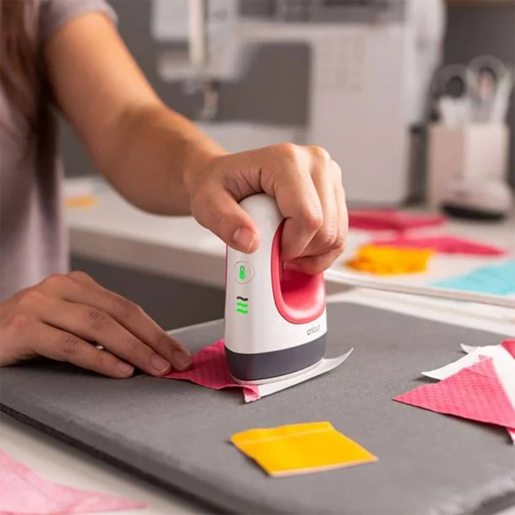 Cricut® Raspberry Mini™/EasyPress® 2 9" x 9" Heat Press & Accessories Bundle