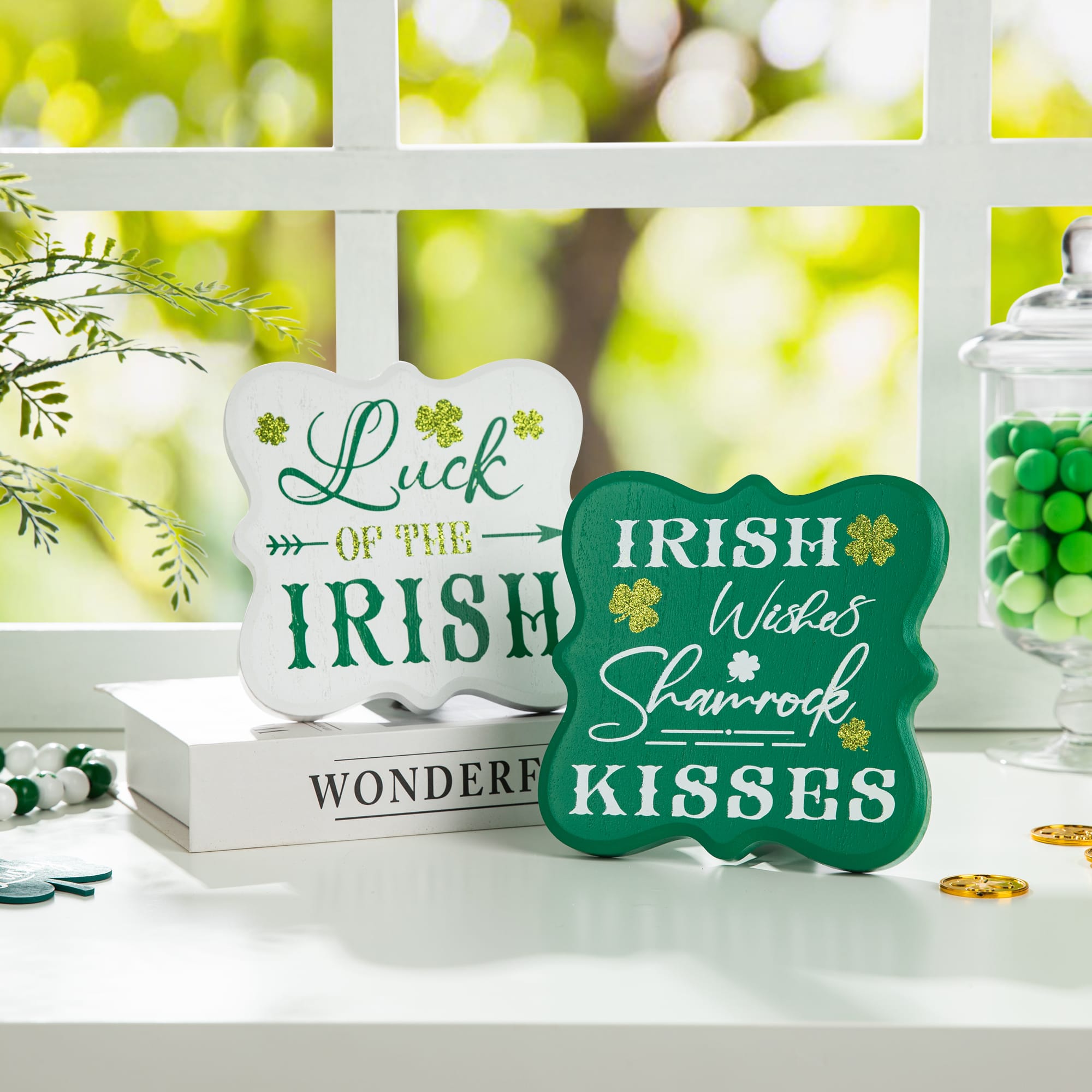 Glitzhome&#xAE; St. Patrick&#x27;s Wooden Table D&#xE9;cor Set