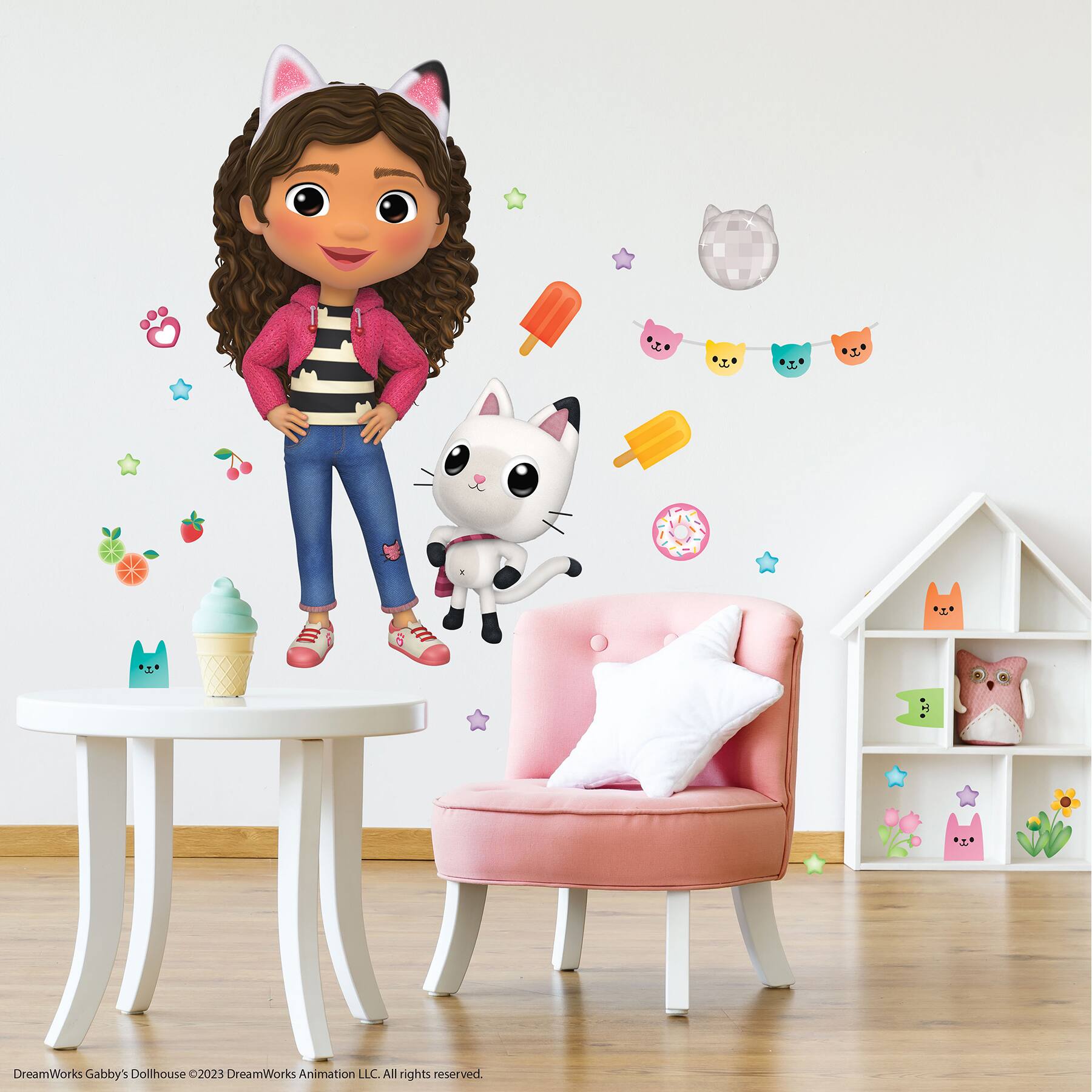 RoomMates Dreamworks Gabby&#x27;s Dollhouse Character Giant Wall Decal Set