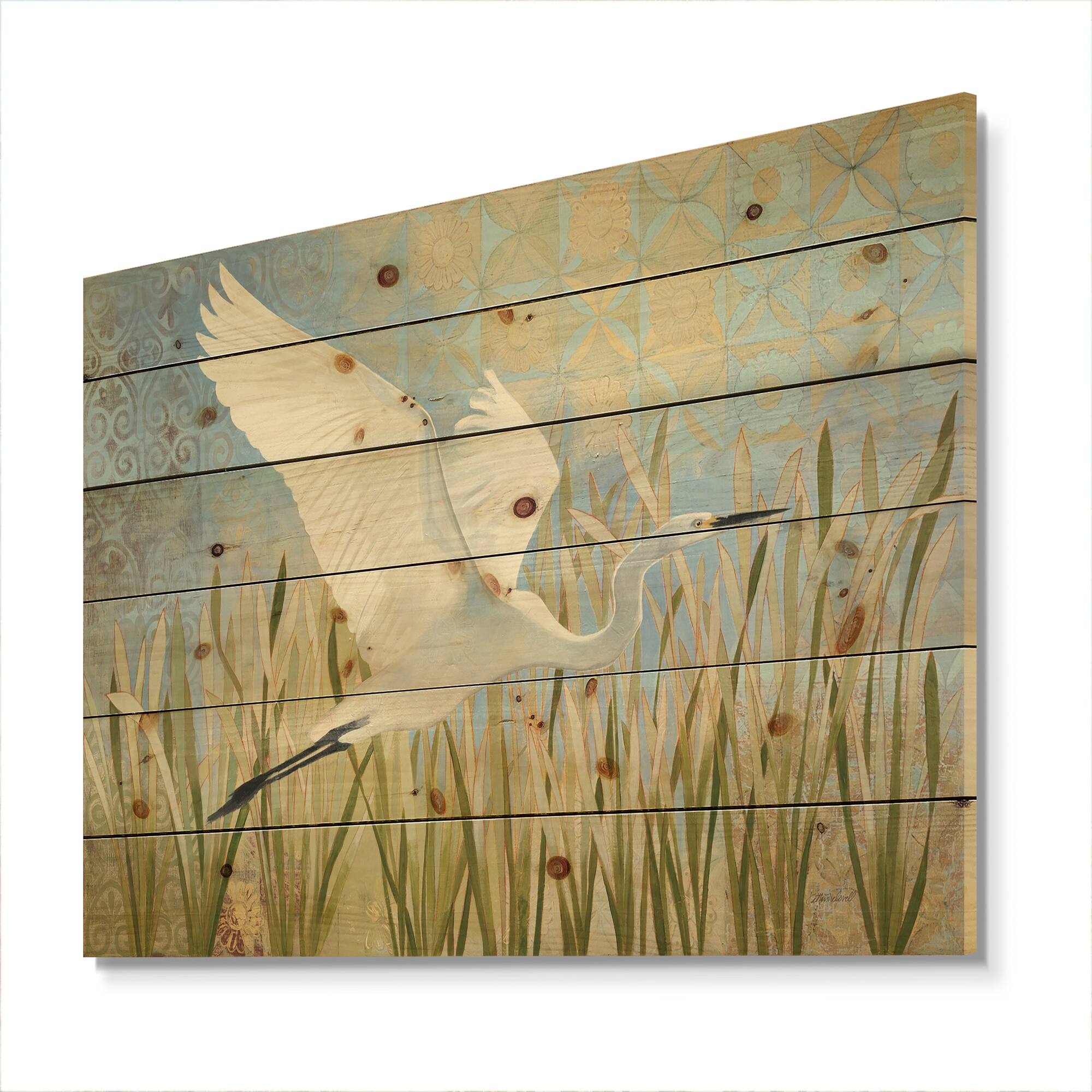 Designart - Snowy Egret in Flight vII - Farmhouse Print on Natural Pine Wood