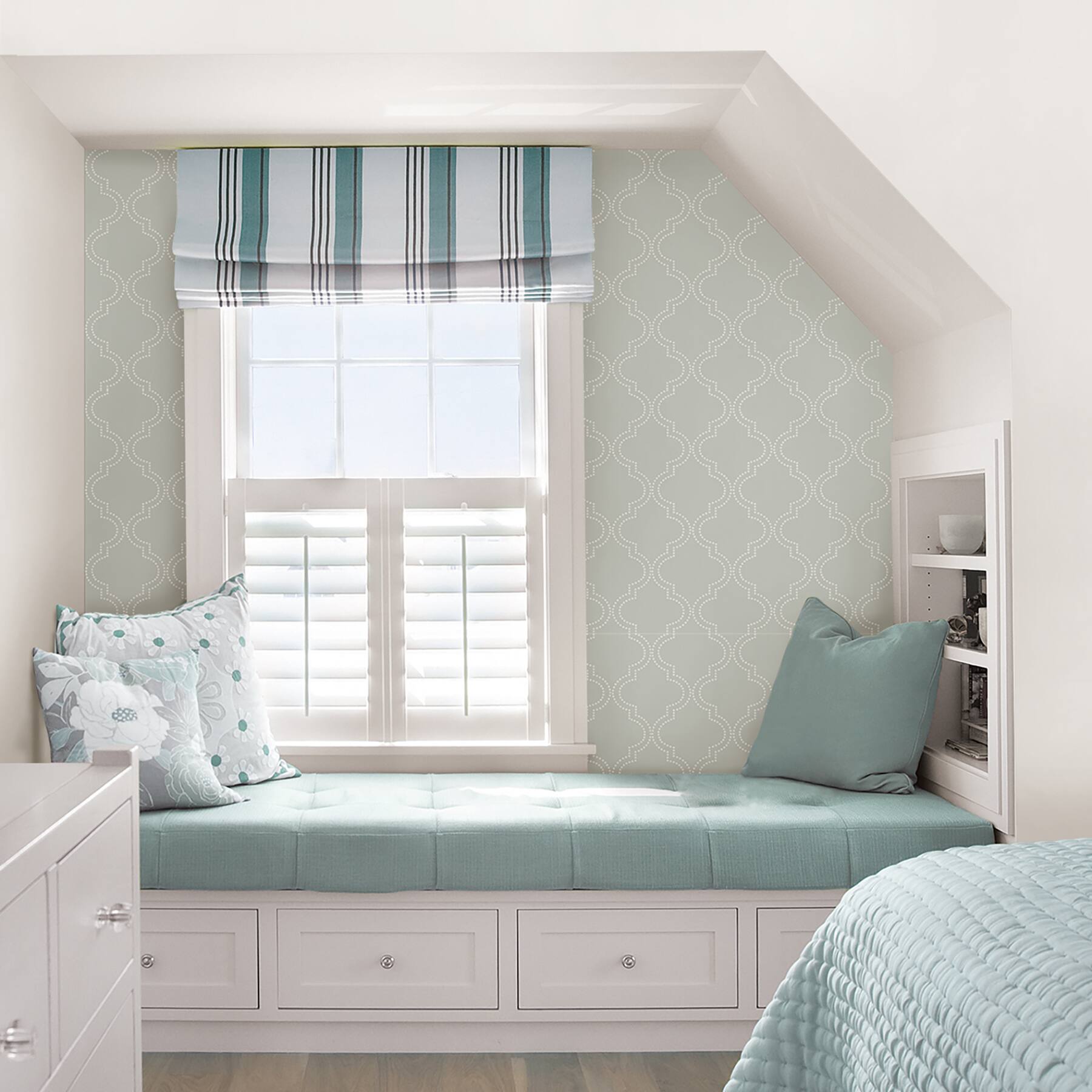 NuWallpaper Gray Quatrefoil Peel &#x26; Stick Wallpaper