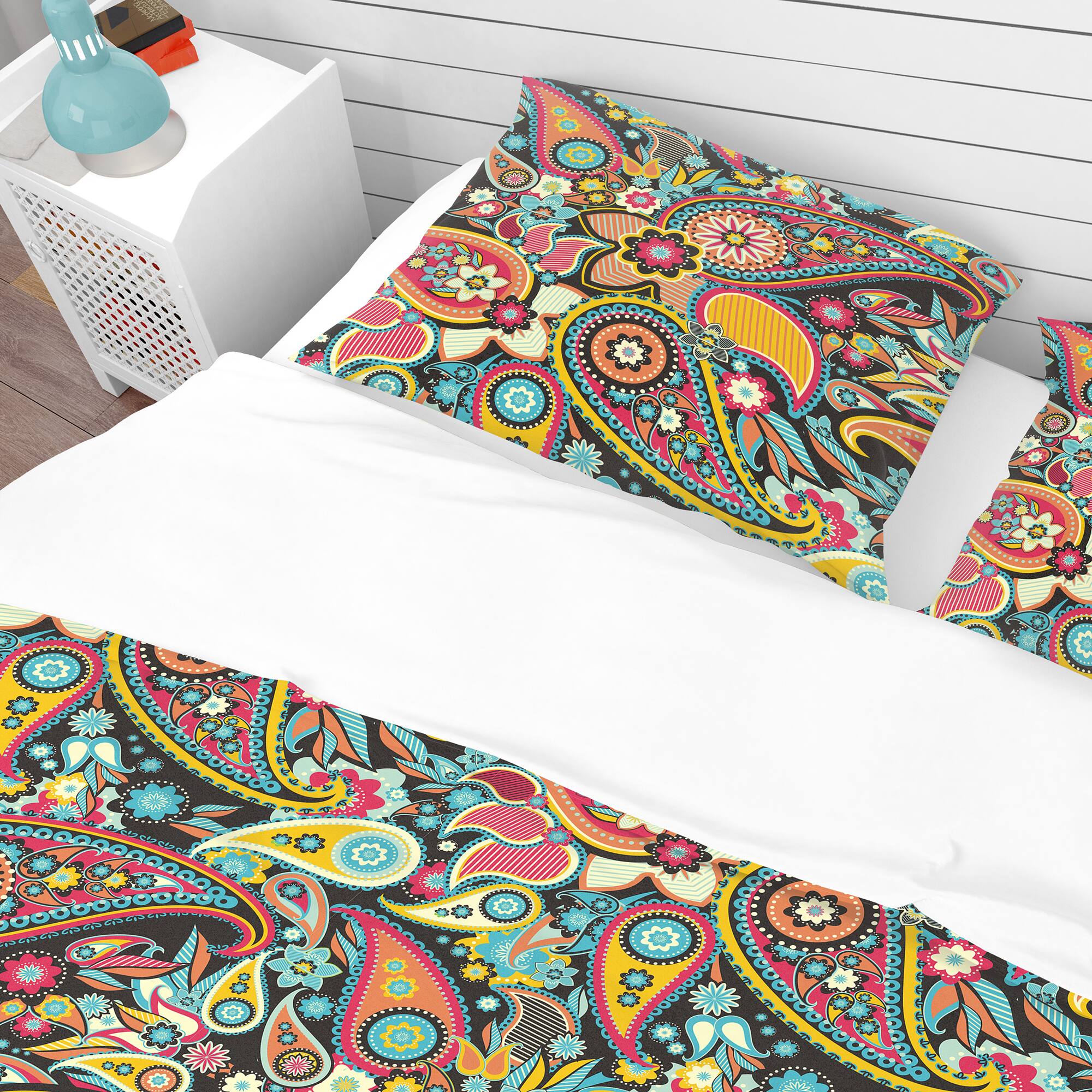 Designart &#x27;Traditional Asian Elements Paisley&#x27; Bohemian &#x26; Eclectic Bedding Set - Duvet Cover &#x26; Shams