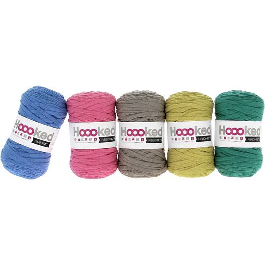 Hoooked RibbonXL - Set risparmio di 3 rotoli da 120 metri di filo tessile gigante in vestiti riciclati in Plum Lipstick Hoooked RibbonXL - Set risparmio di 3 rotoli da 120 metri di filo tessile gigante in vestiti riciclati in Plum Lipstick