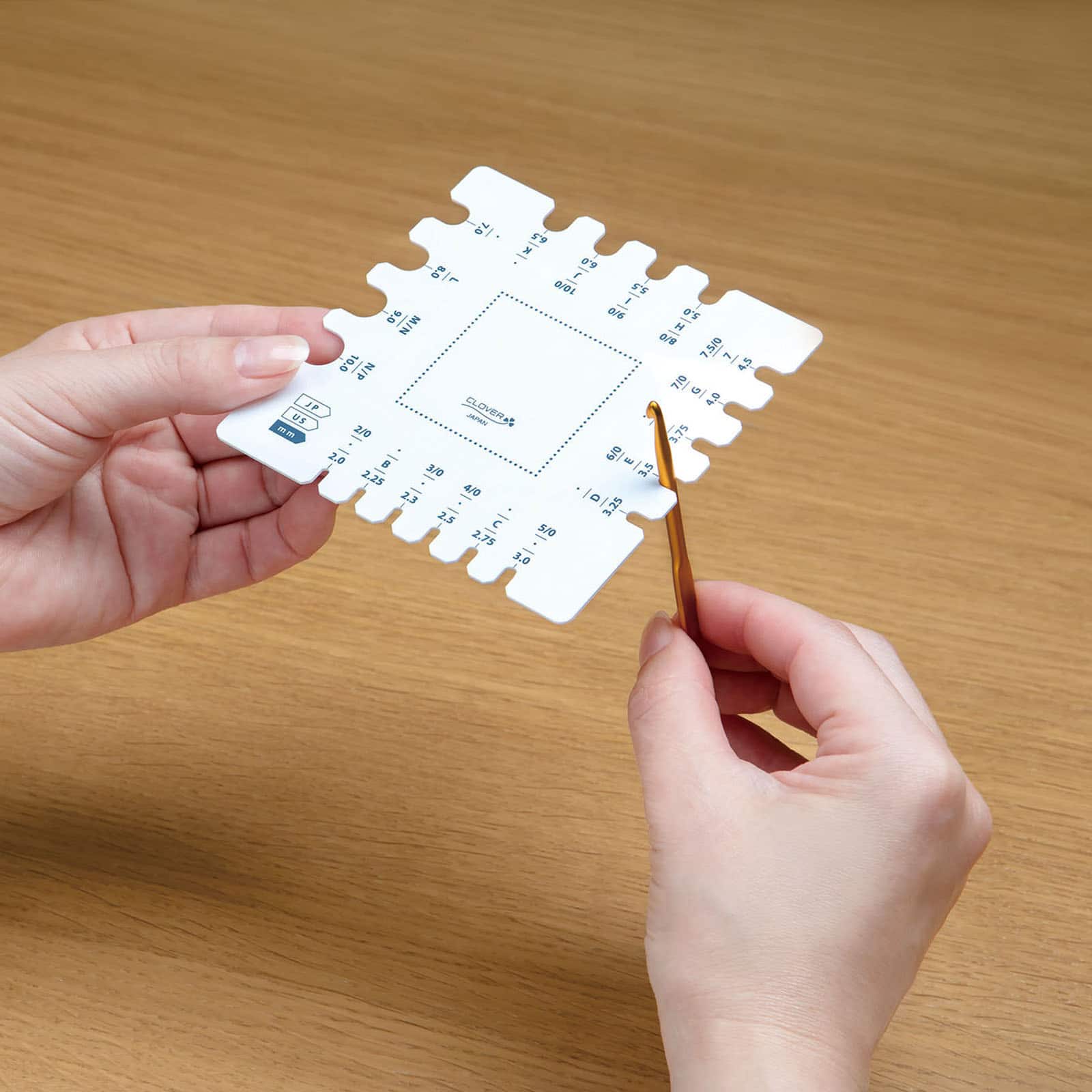 Clover Swatch Ruler & Needle Gauge