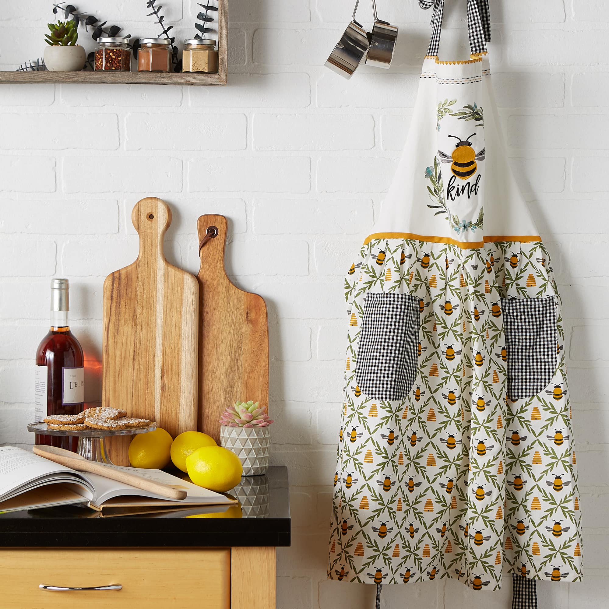 DII&#xAE; Bee Kind Apron with Pocket