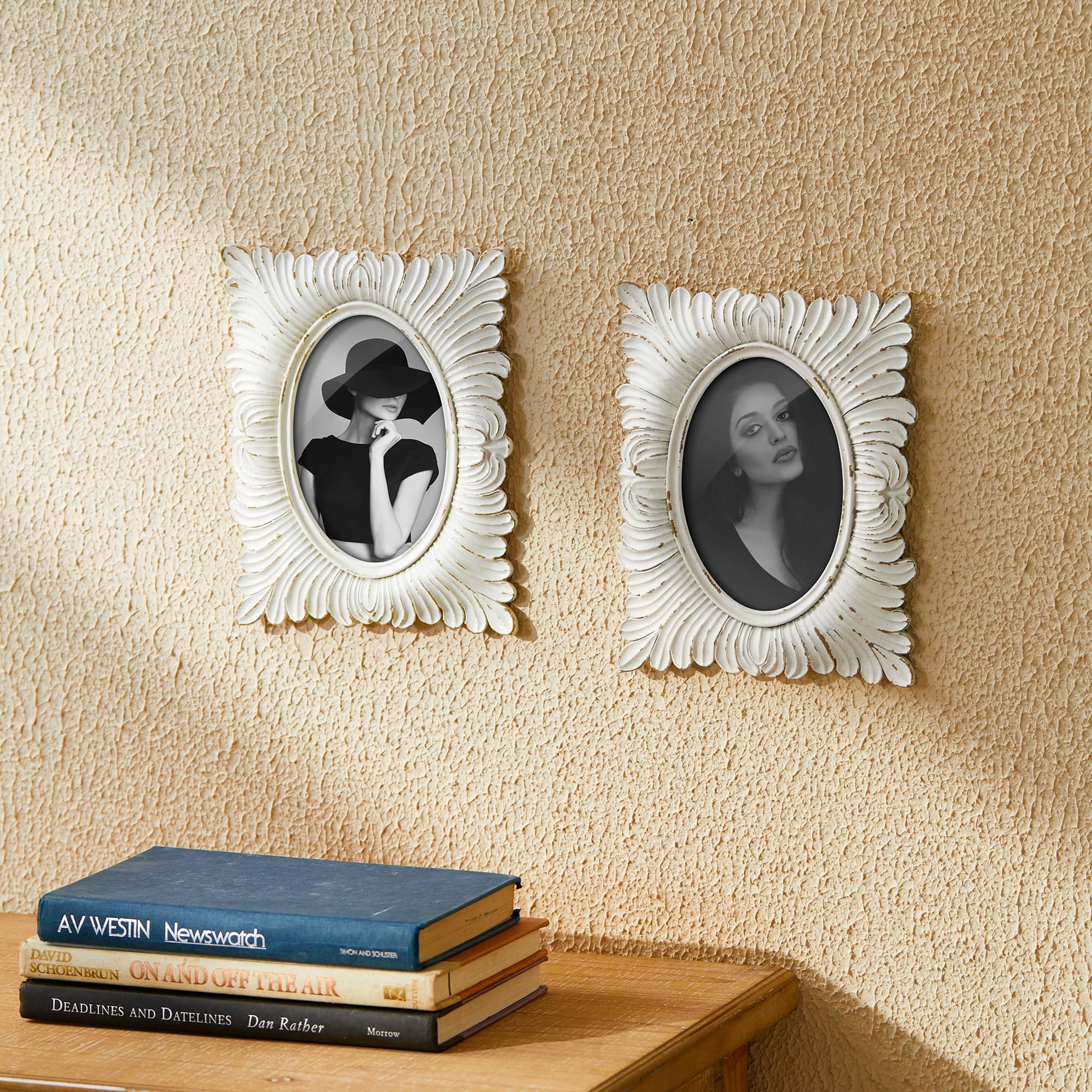 Glitzhome&#xAE; 2 Pack 4&#x22; x 6&#x22; White Ornate Resin Tabletop Picture Frames