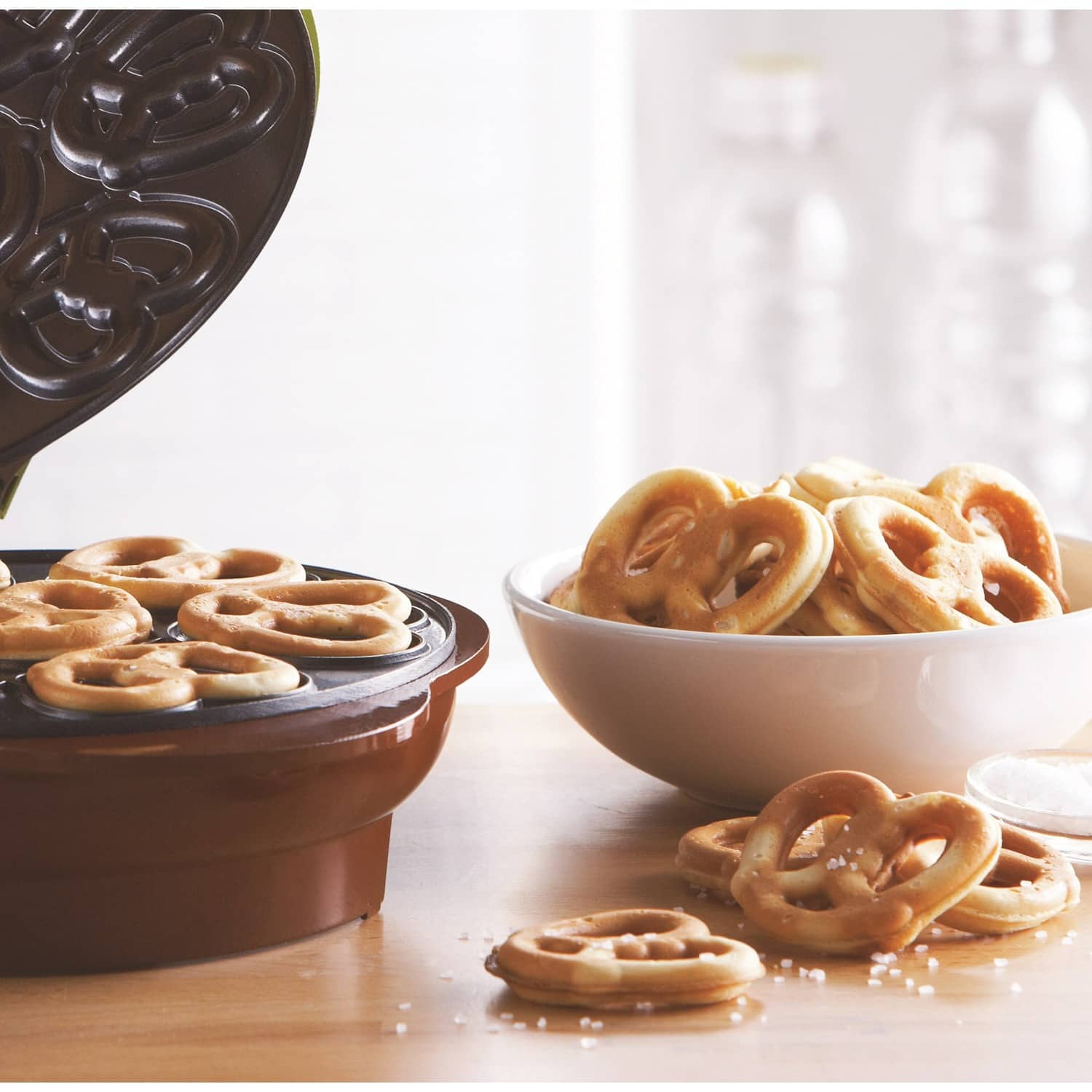 Brentwood Nonstick Mini Pretzel Maker