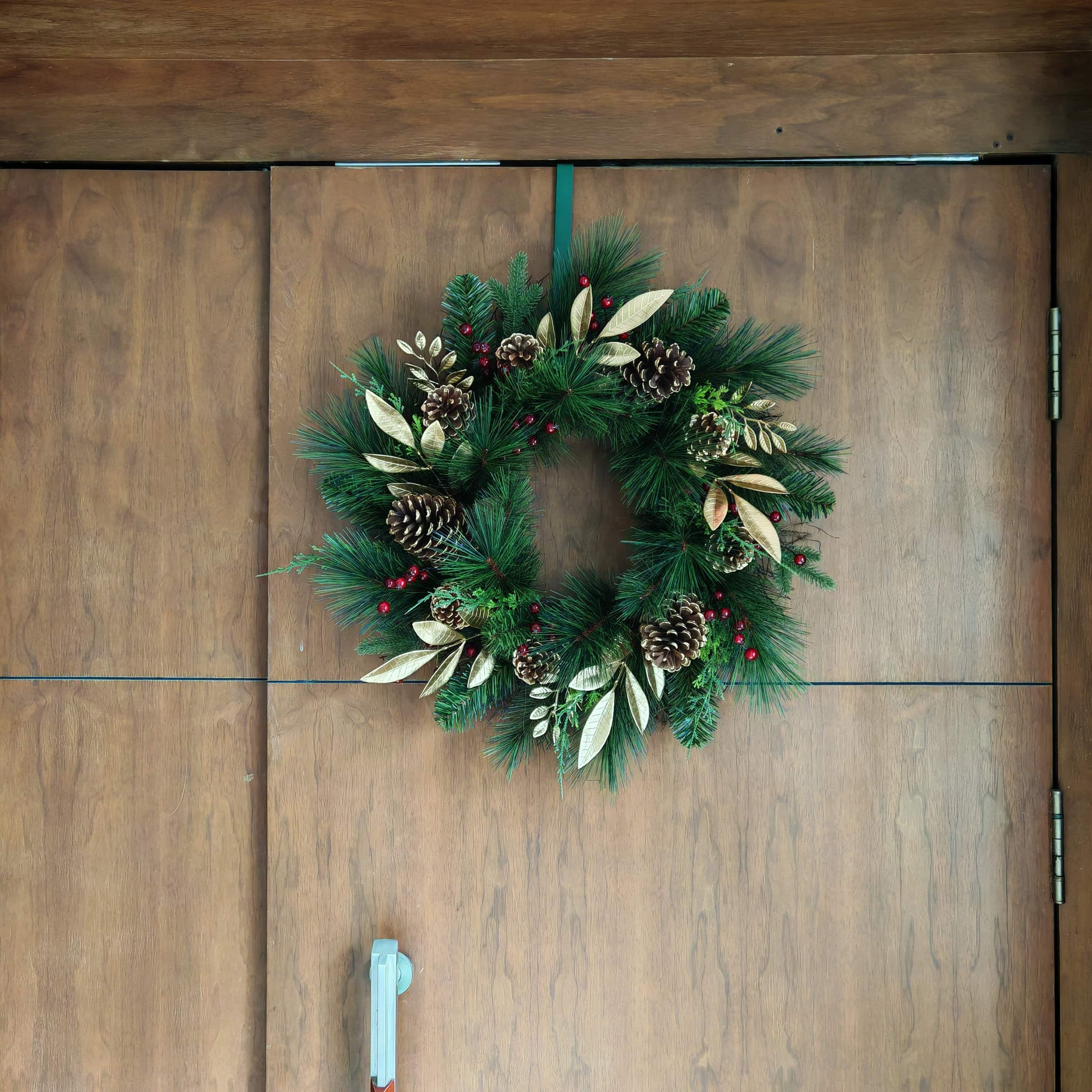 25&#x22; Gold Leaf &#x26; Pinecone Wreath by Ashland&#xAE;