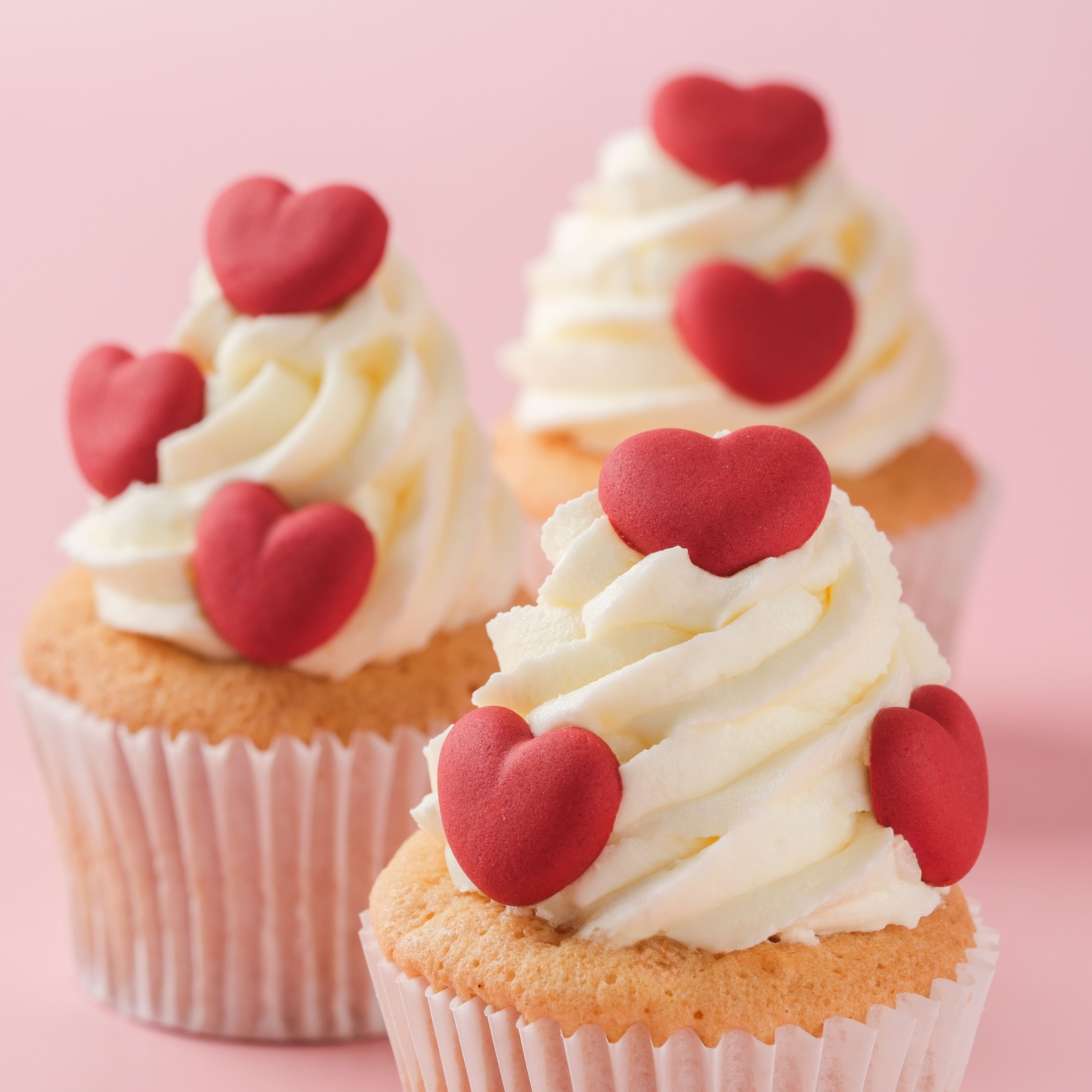 PME Cake Sweet Street&#xAE; Red Hearts Icing Decorations