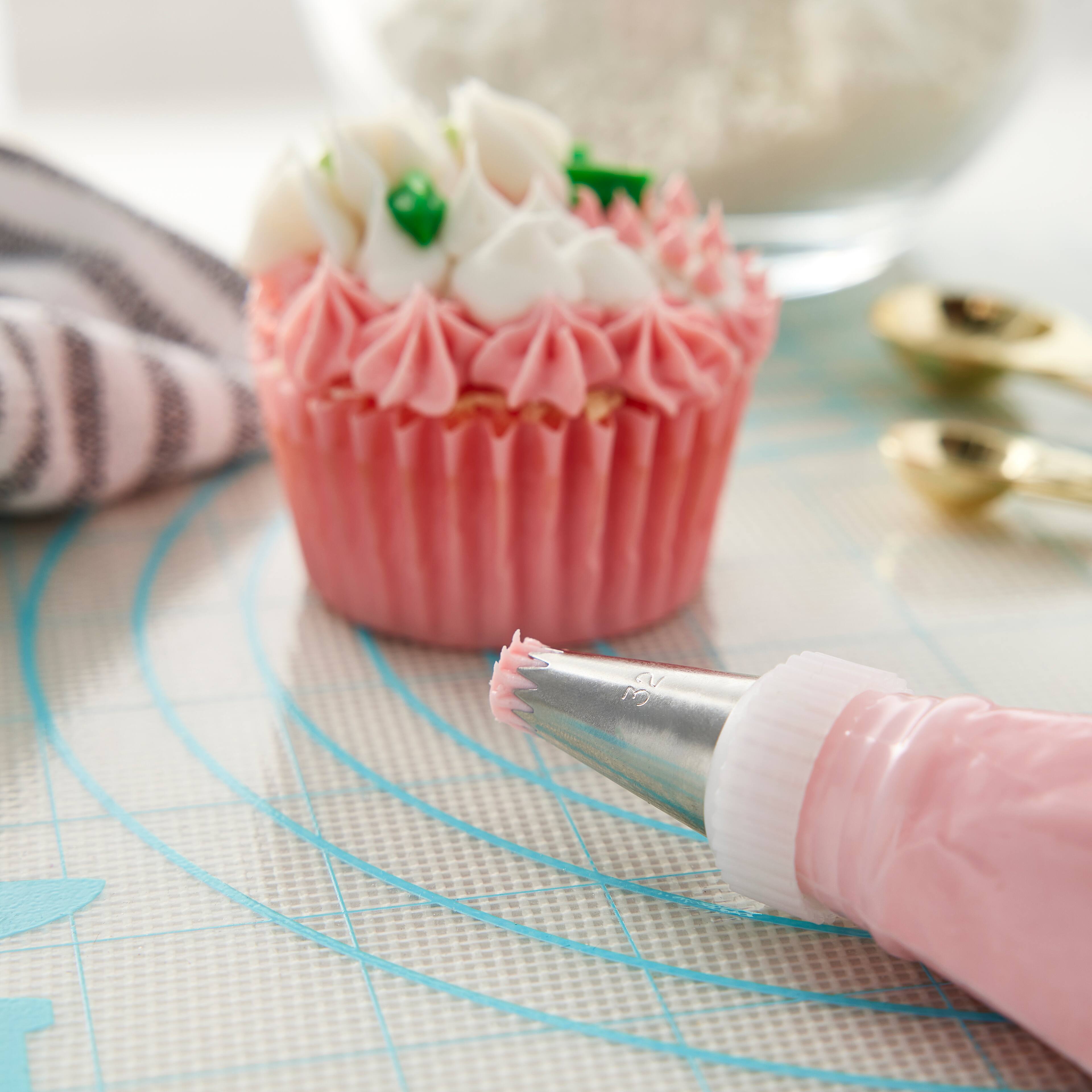 24 Pack: #32 Open Star Decorating Tip by Celebrate It&#x2122;