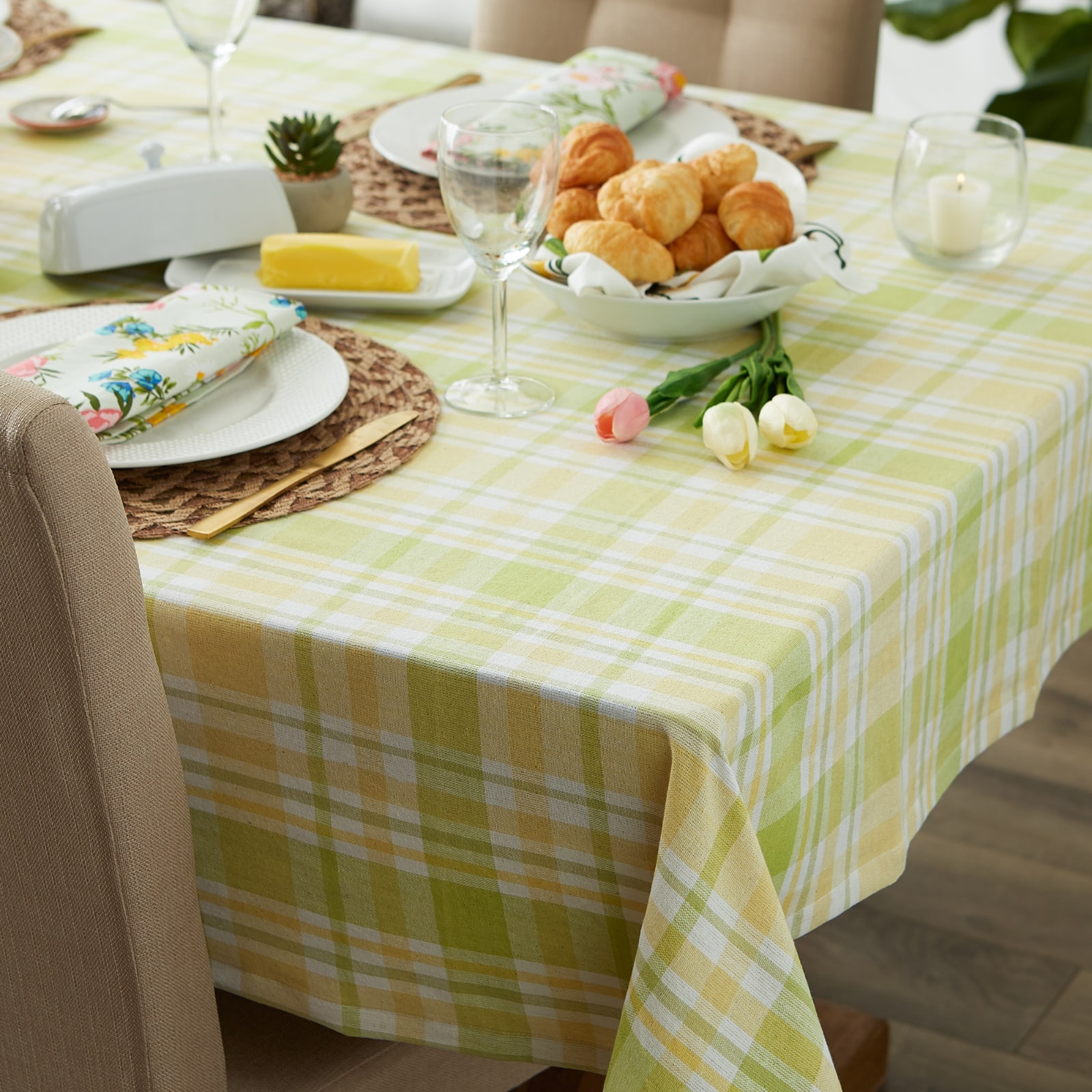 Lemon Bliss Plaid Tablecloth 70" Round