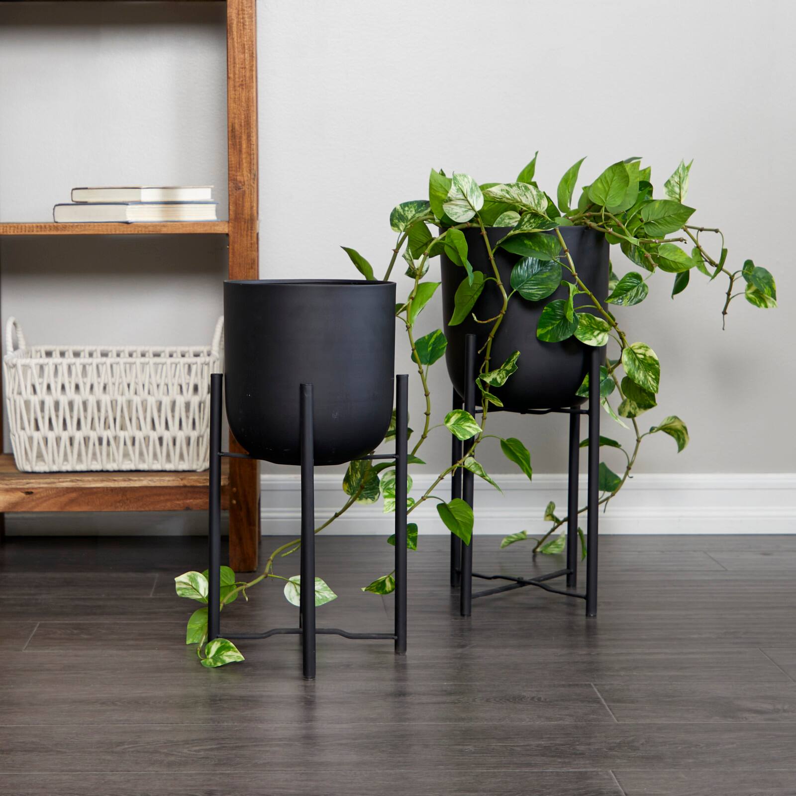 CosmoLiving by Cosmopolitan Black Metal Planter with Removable Stand Set, 22&#x22; &#x26; 20&#x22;