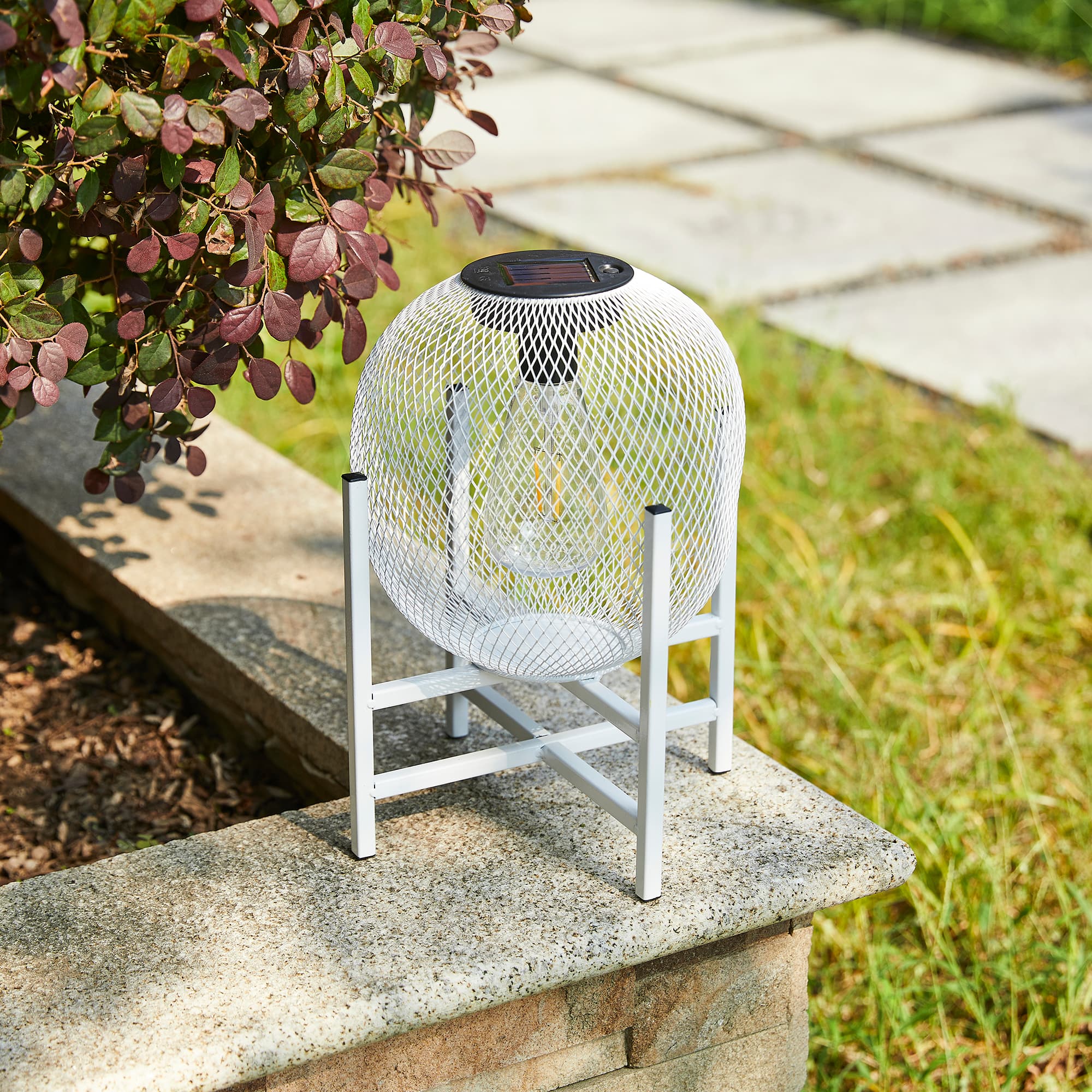 Glitzhome&#xAE; 11.5&#x22; Metal Mesh Solar Powered Lantern with Stand