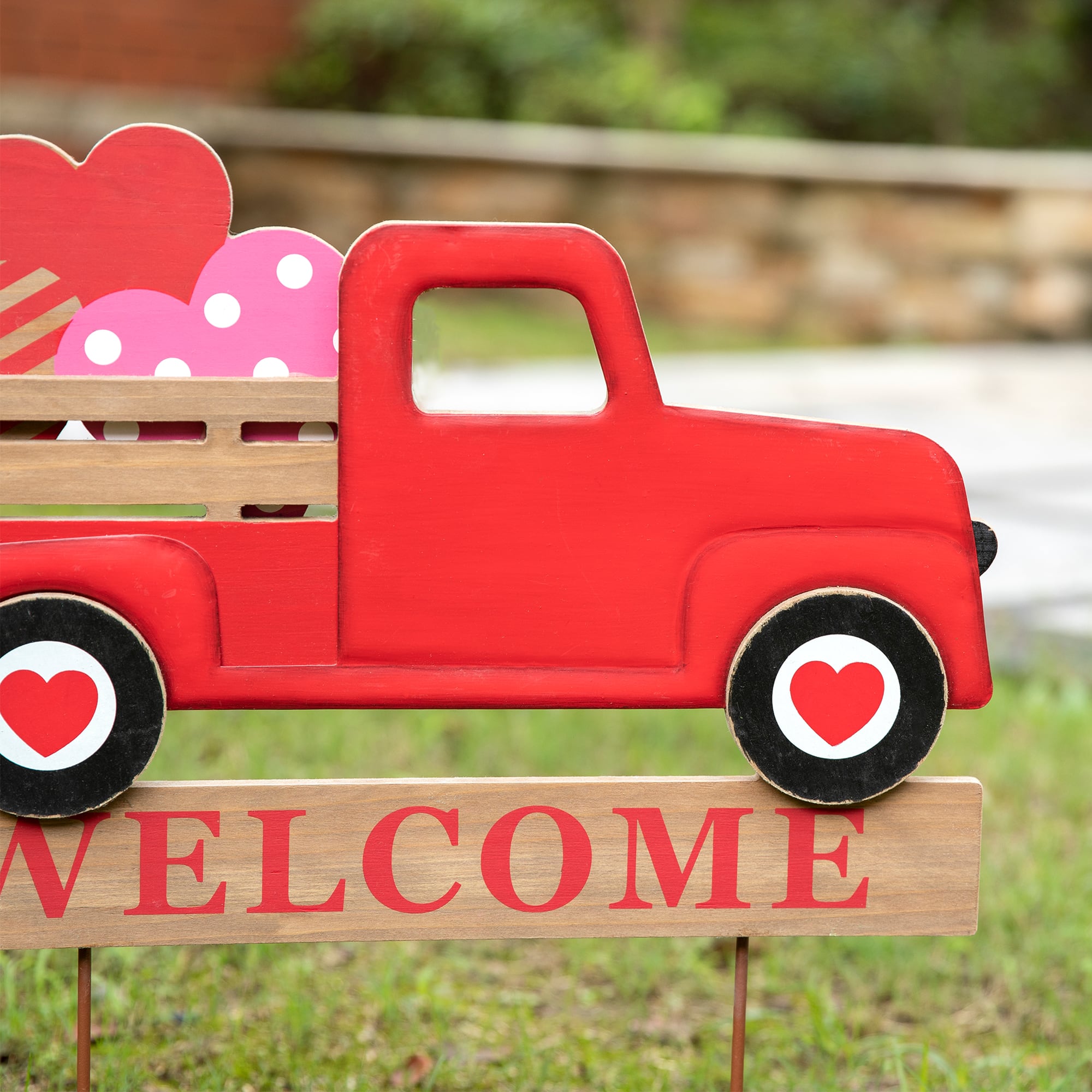 Glitzhome&#xAE; 24&#x22; Metal Wooden Valentine&#x27;s Truck Yard Stake &#x26; Hanging Sign