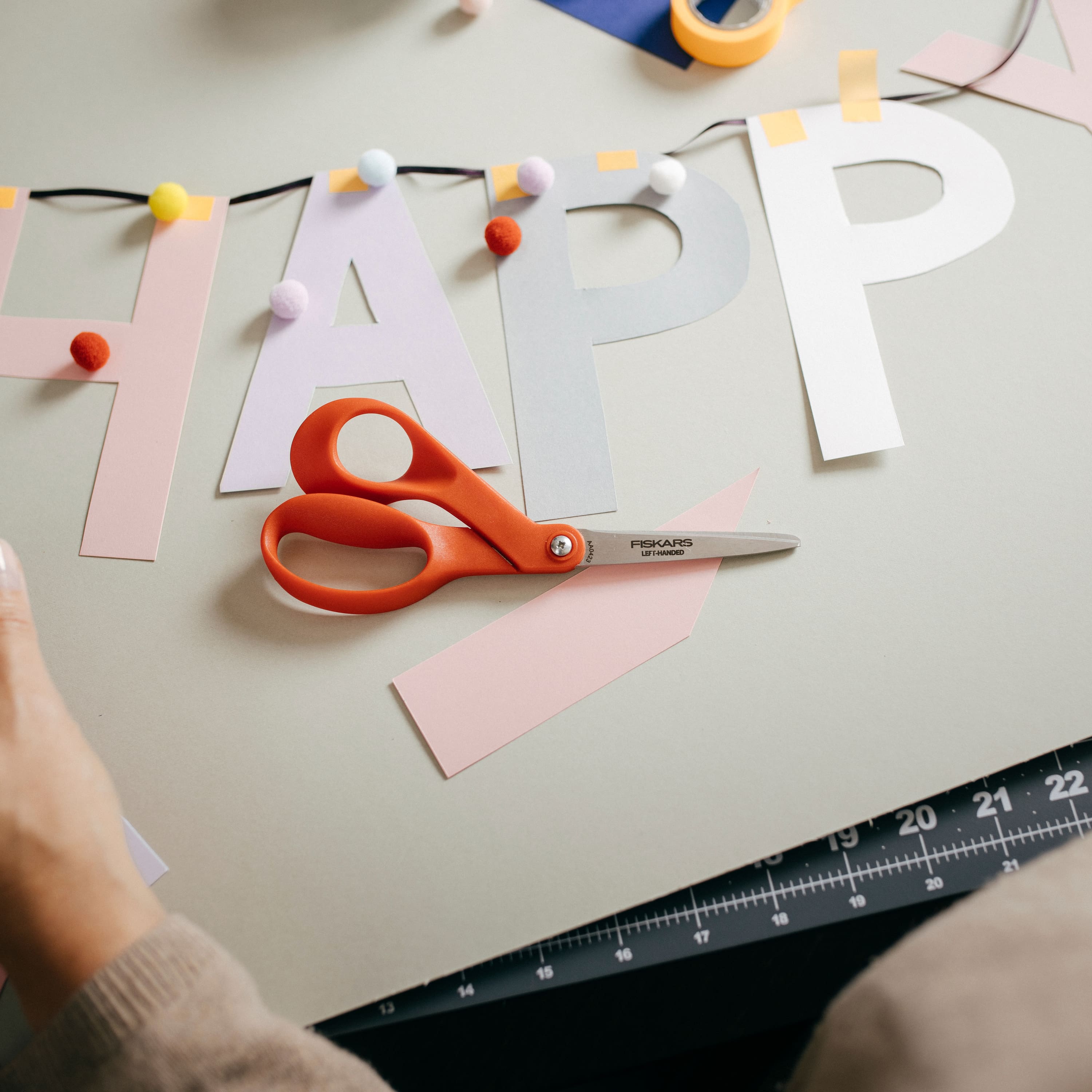 Ciseaux rouges pour petites mains de gauchers, 17,7 cm de Fiskars