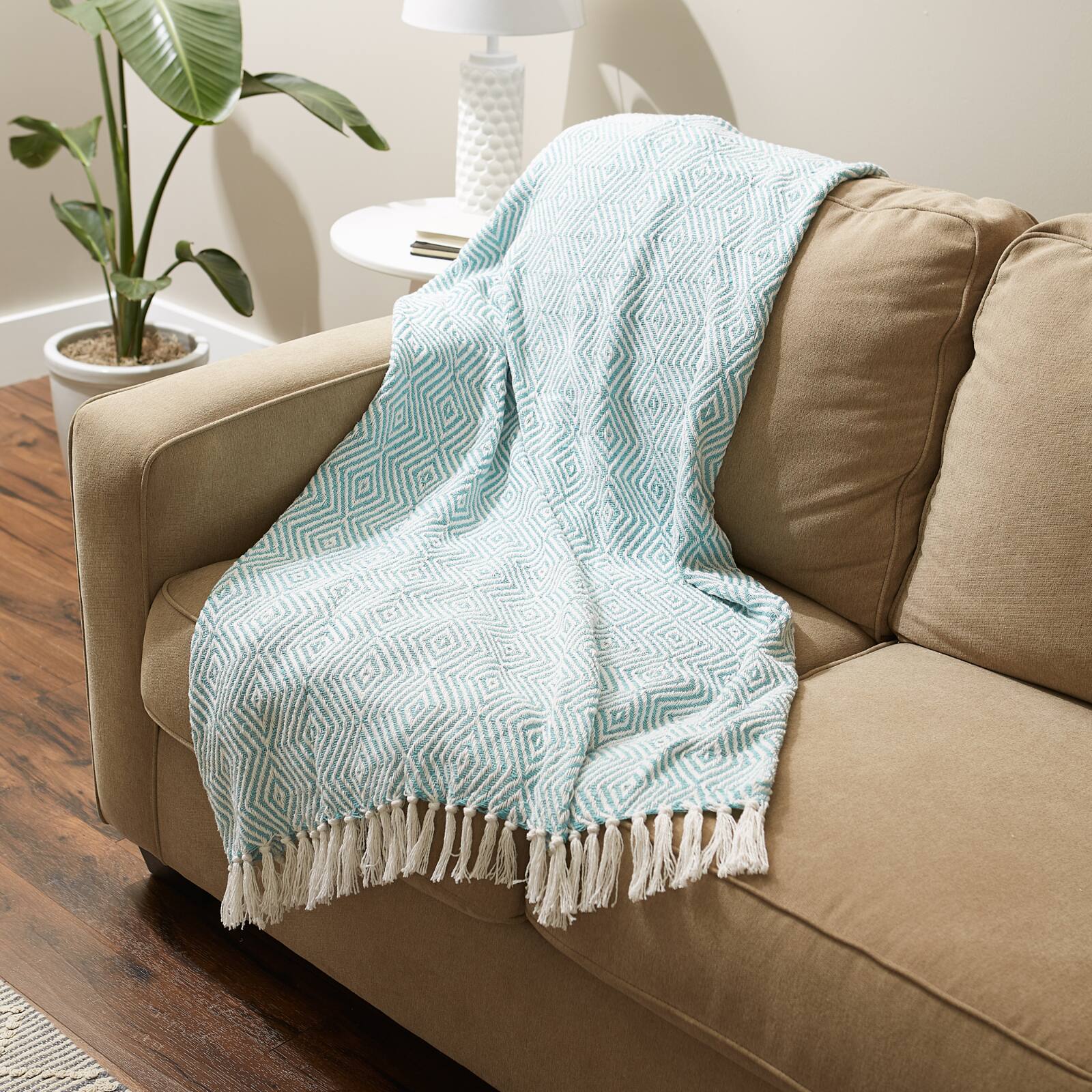 DII® X-Diamond Geometric Throw