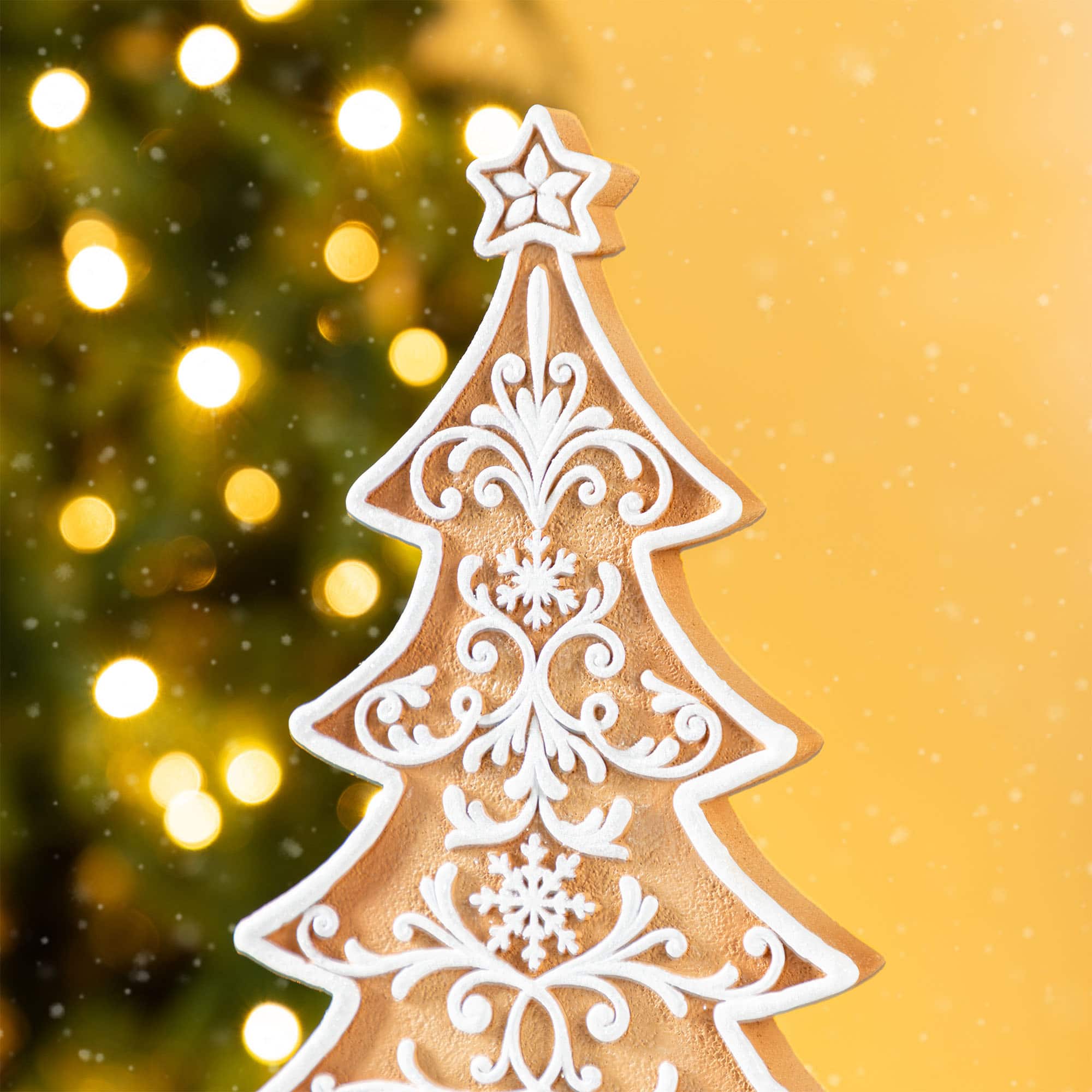 Glitzhome&#xAE; 14.5&#x22; Resin Christmas Tree Table Decor
