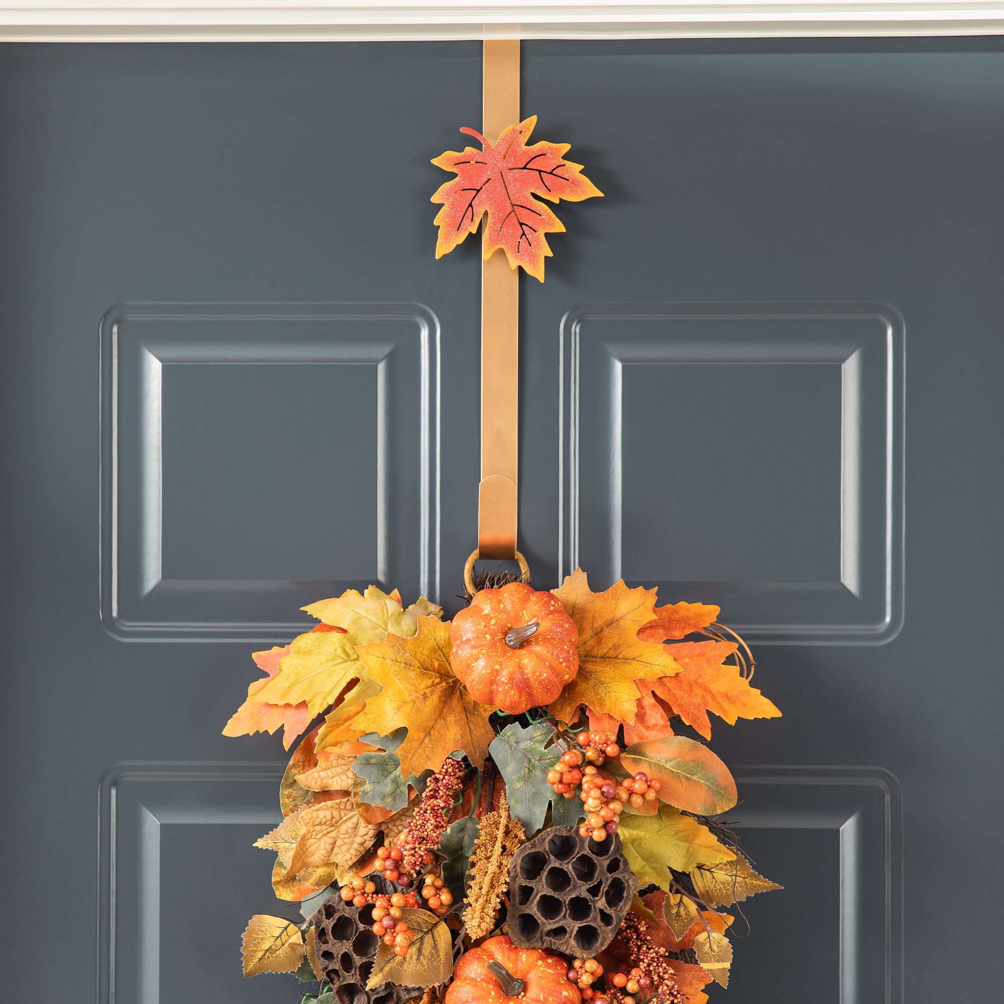 Glitzhome&#xAE; 14&#x22; Fall Metal Acorn, Leaf &#x26; Pumpkin Wreath Hanger Set