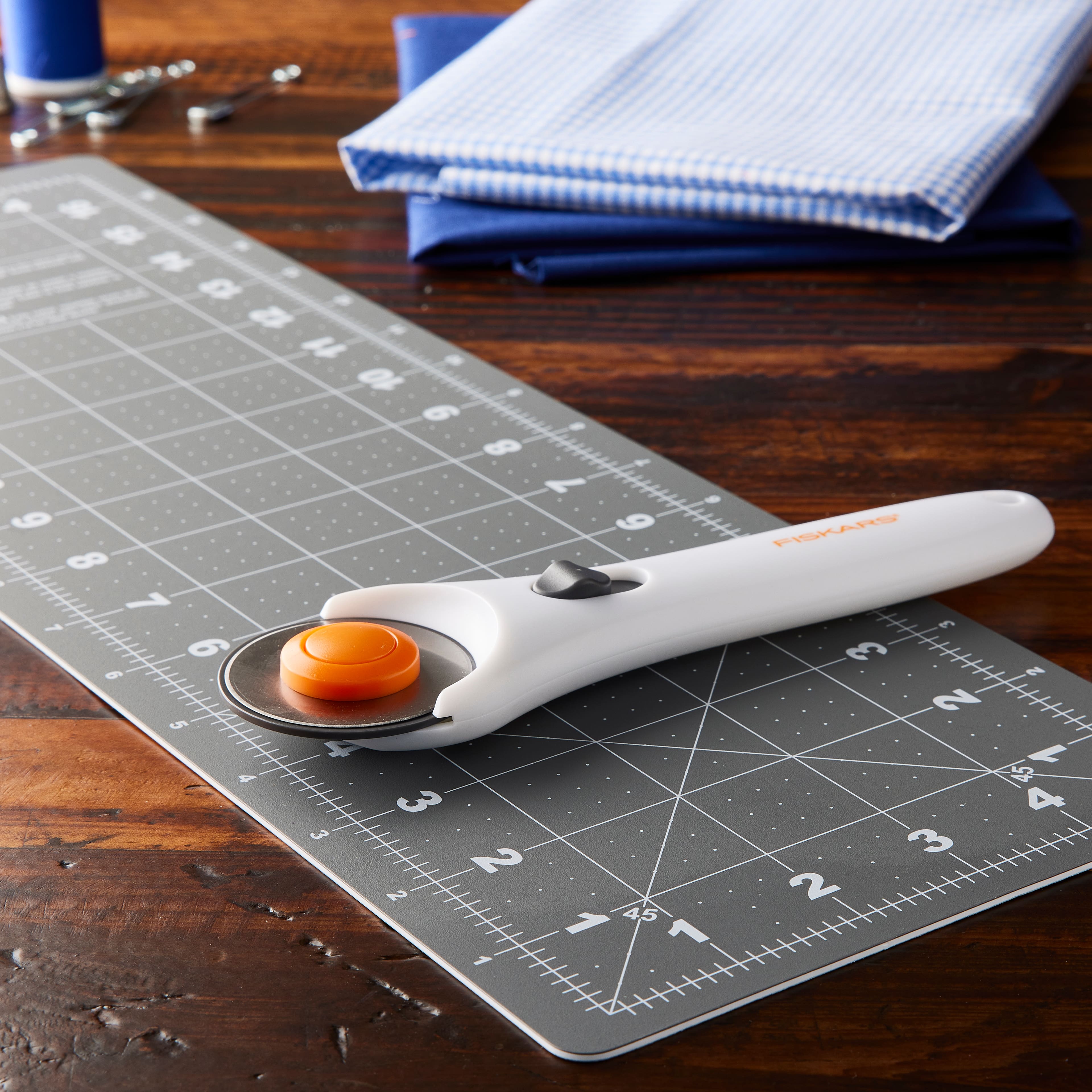 FISKARS 2-Piece Rotary Cutting Set for Sewing & Crafting - Cutter & Mat