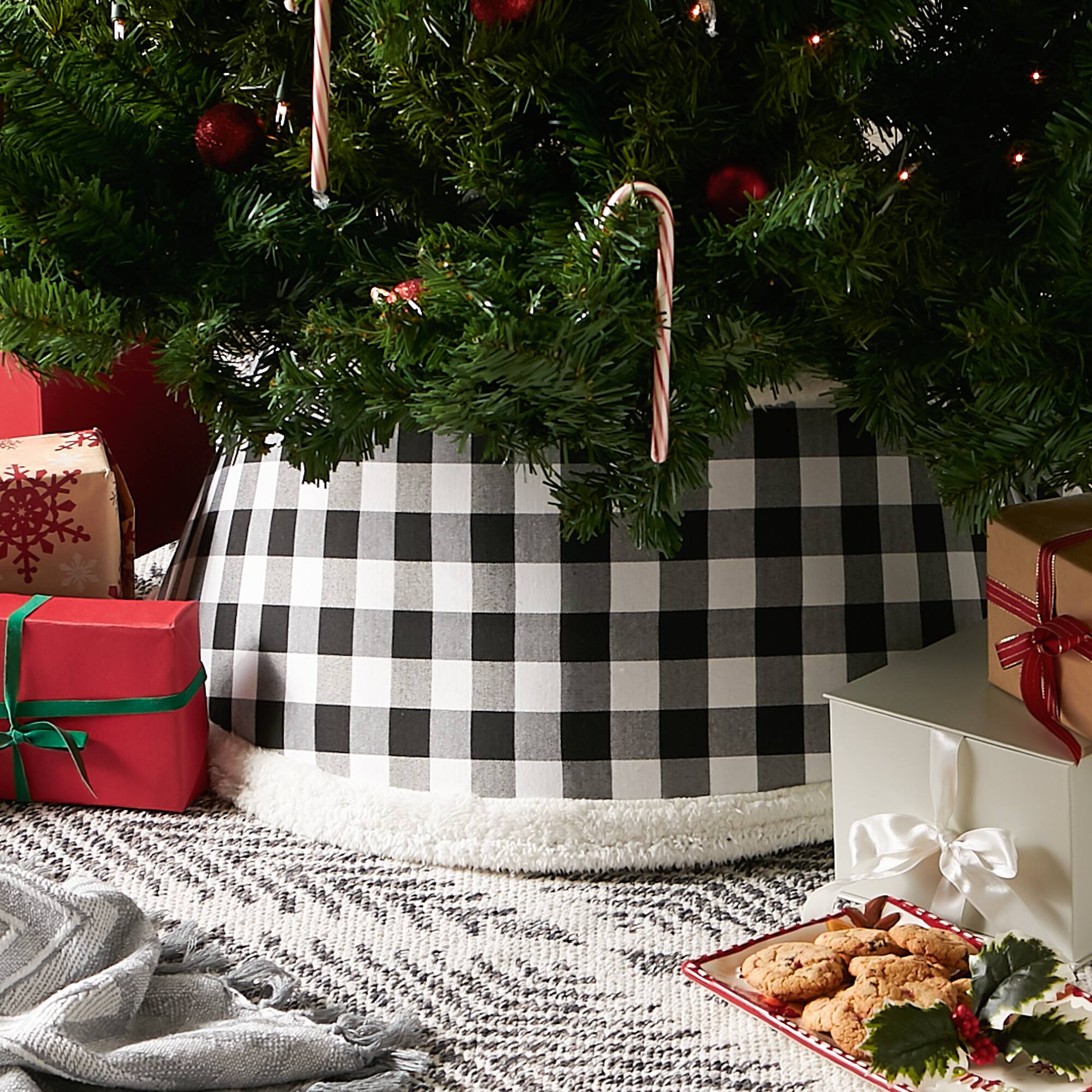 DII® Black & White Buffalo Check Holiday Tree Collar