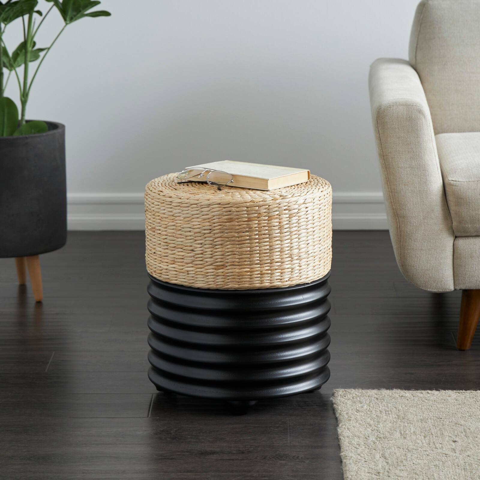 18&#x22; Two-Toned Stool with Seagrass Top
