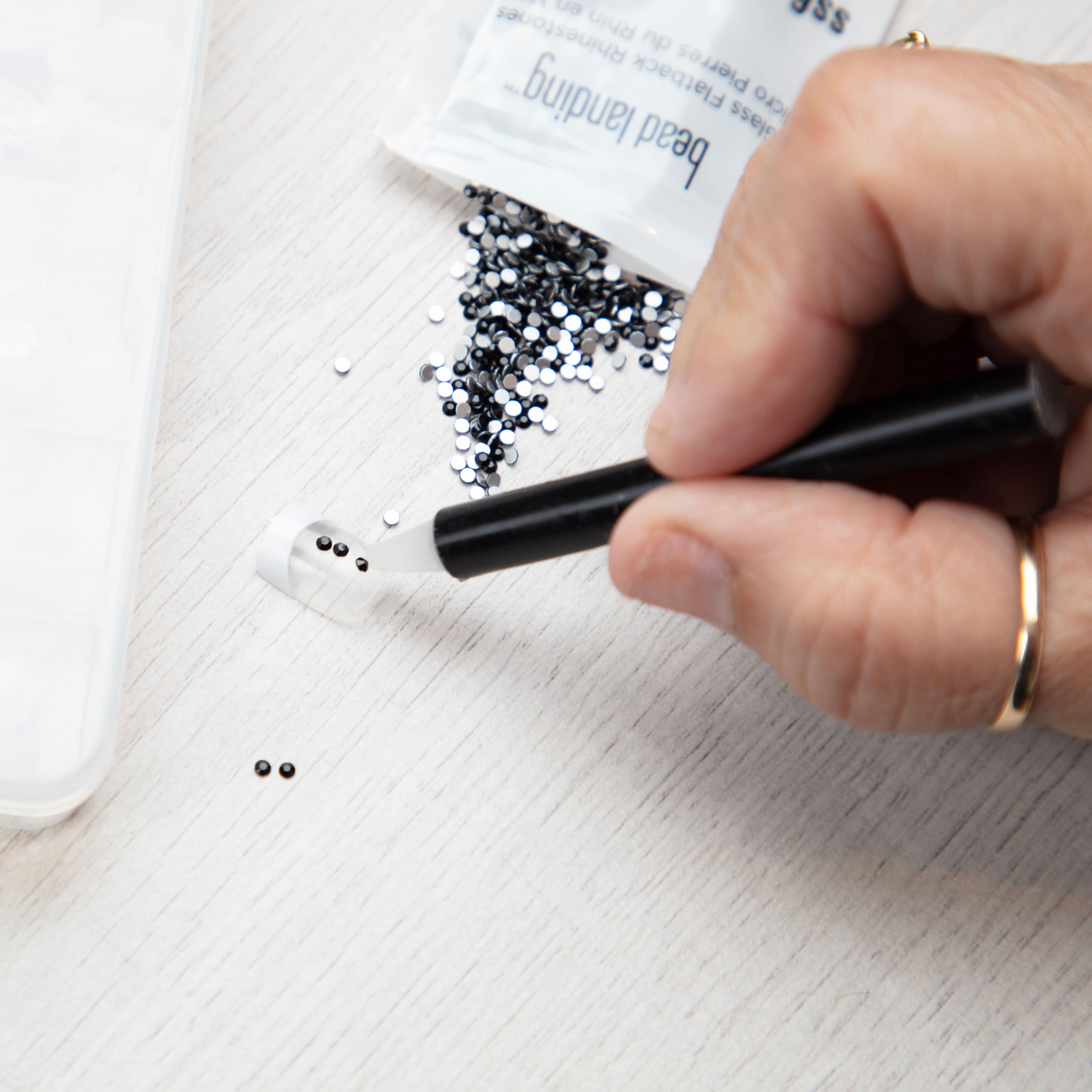 SS6 Glass Round Flatback Rhinestones by Bead Landing&#x2122;