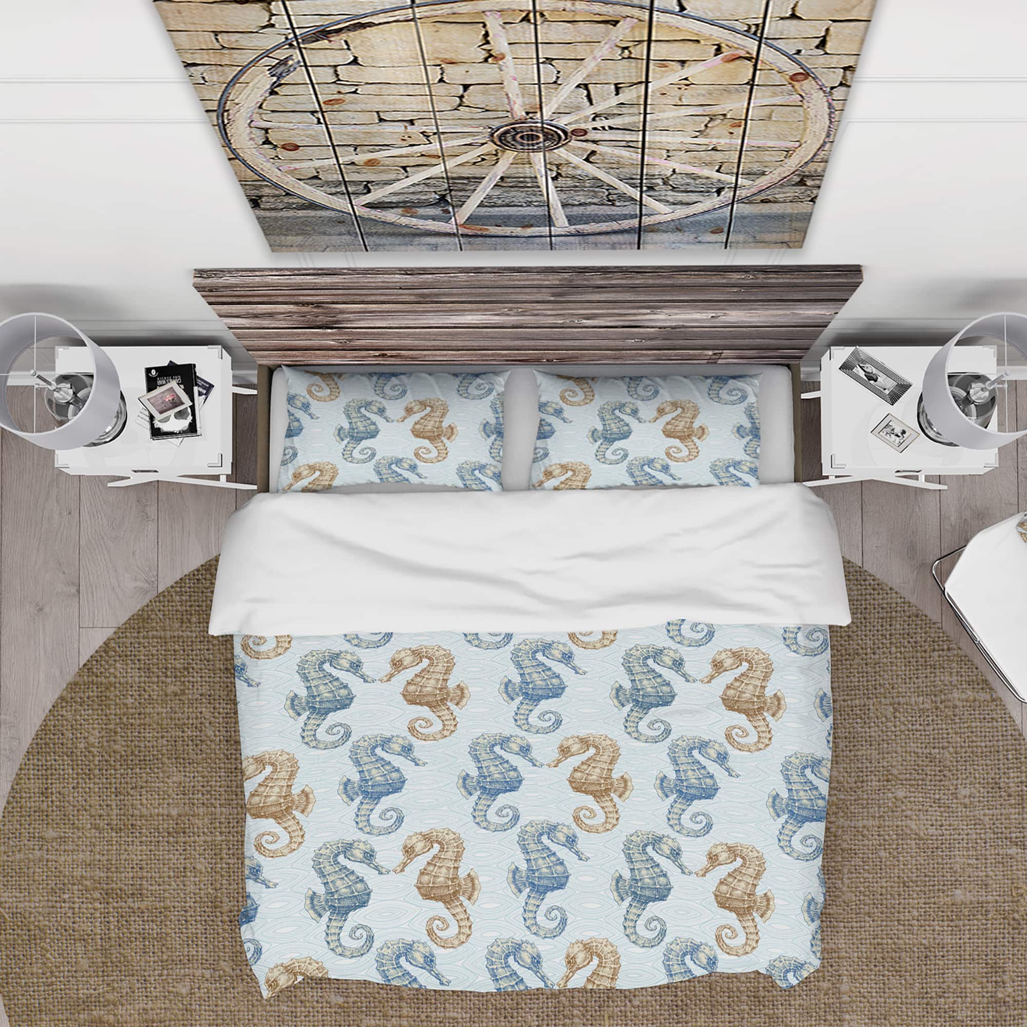 Designart &#x27;Sea horse couple in deep sea&#x27; Coastal Bedding Set - Duvet Cover &#x26; Shams