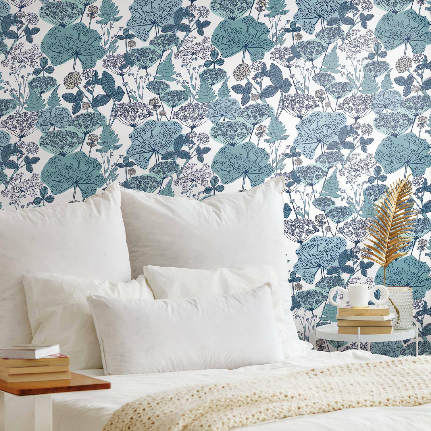 RoomMates Niittypolku Peel &#x26; Stick Wallpaper
