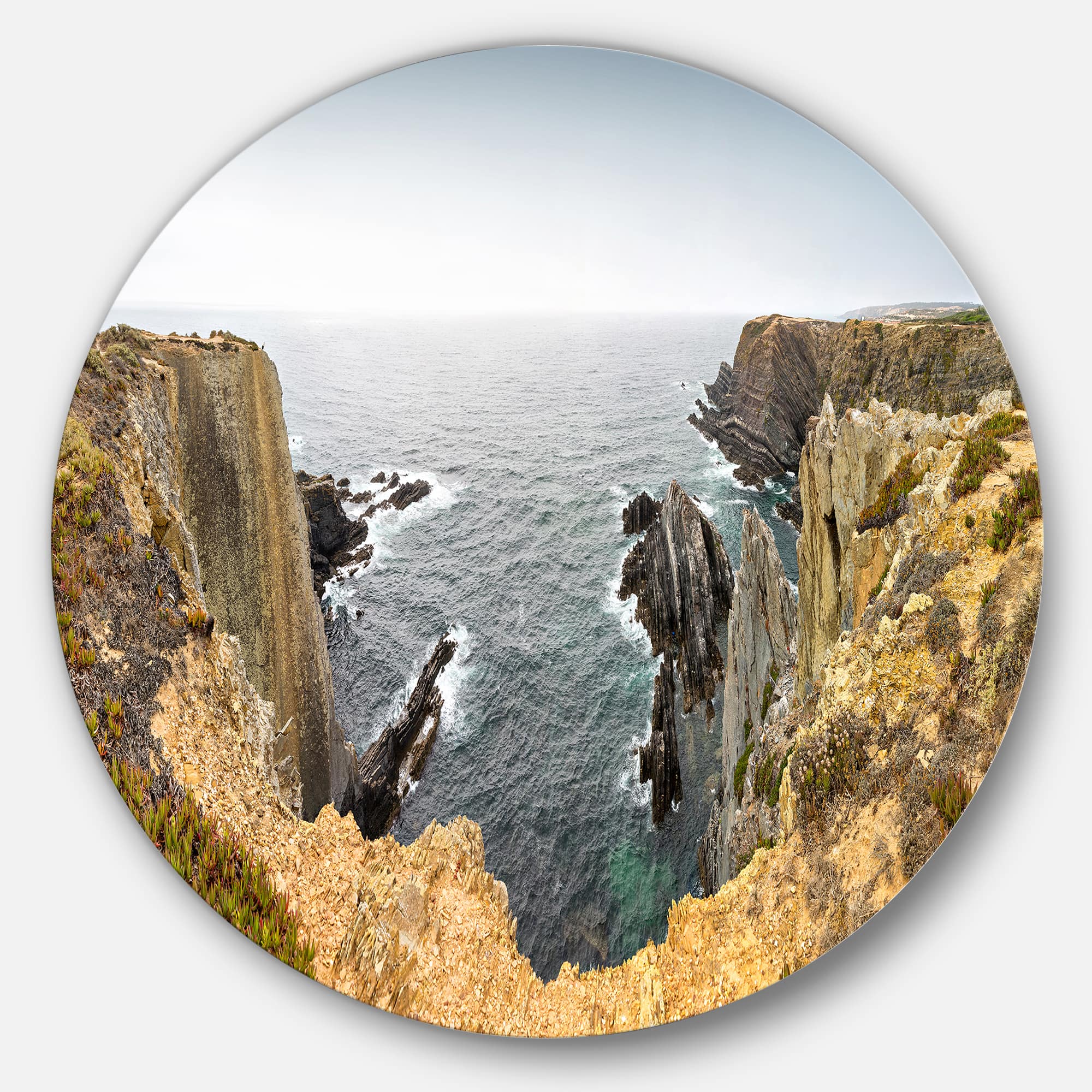 Designart - Rocky Bay Portugal Panorama&#x27; Oversized Beach Metal Circle Wall Art