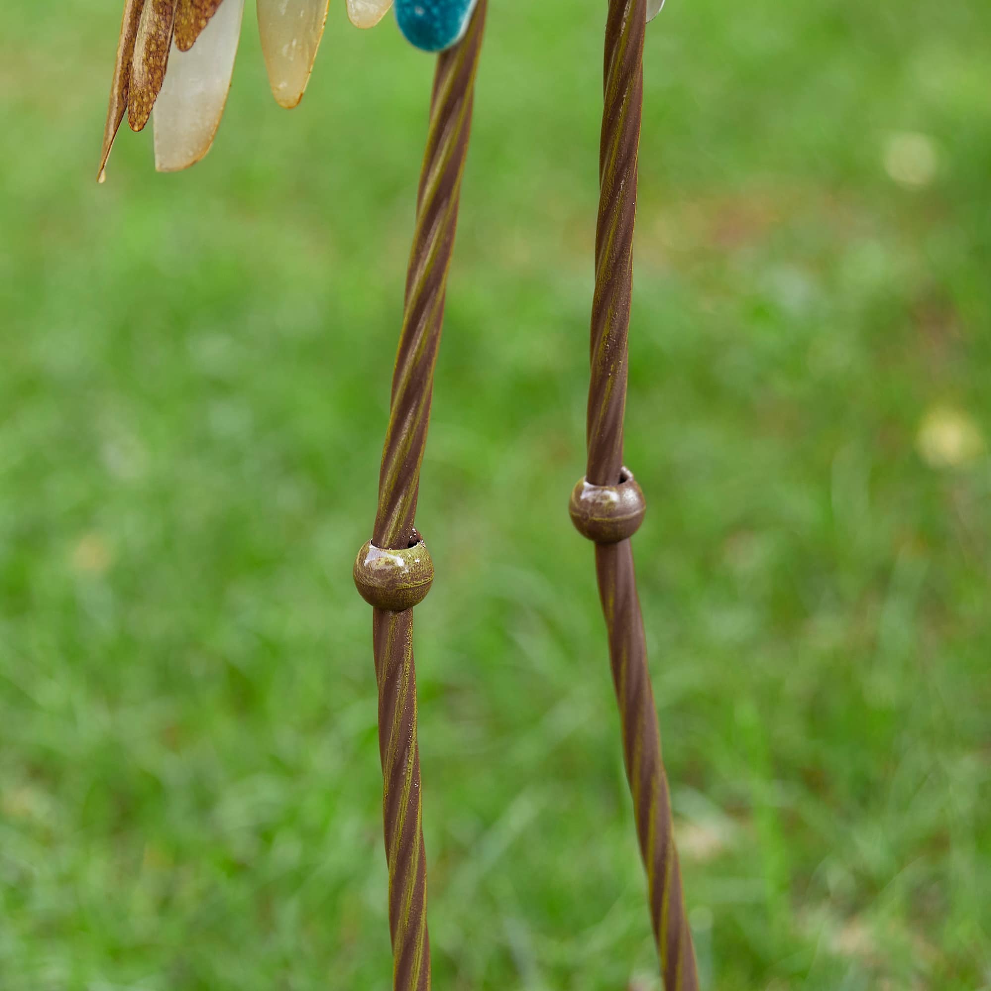 Glitzhome&#xAE; Metal Standing Crane Garden Statue with Stakes Set