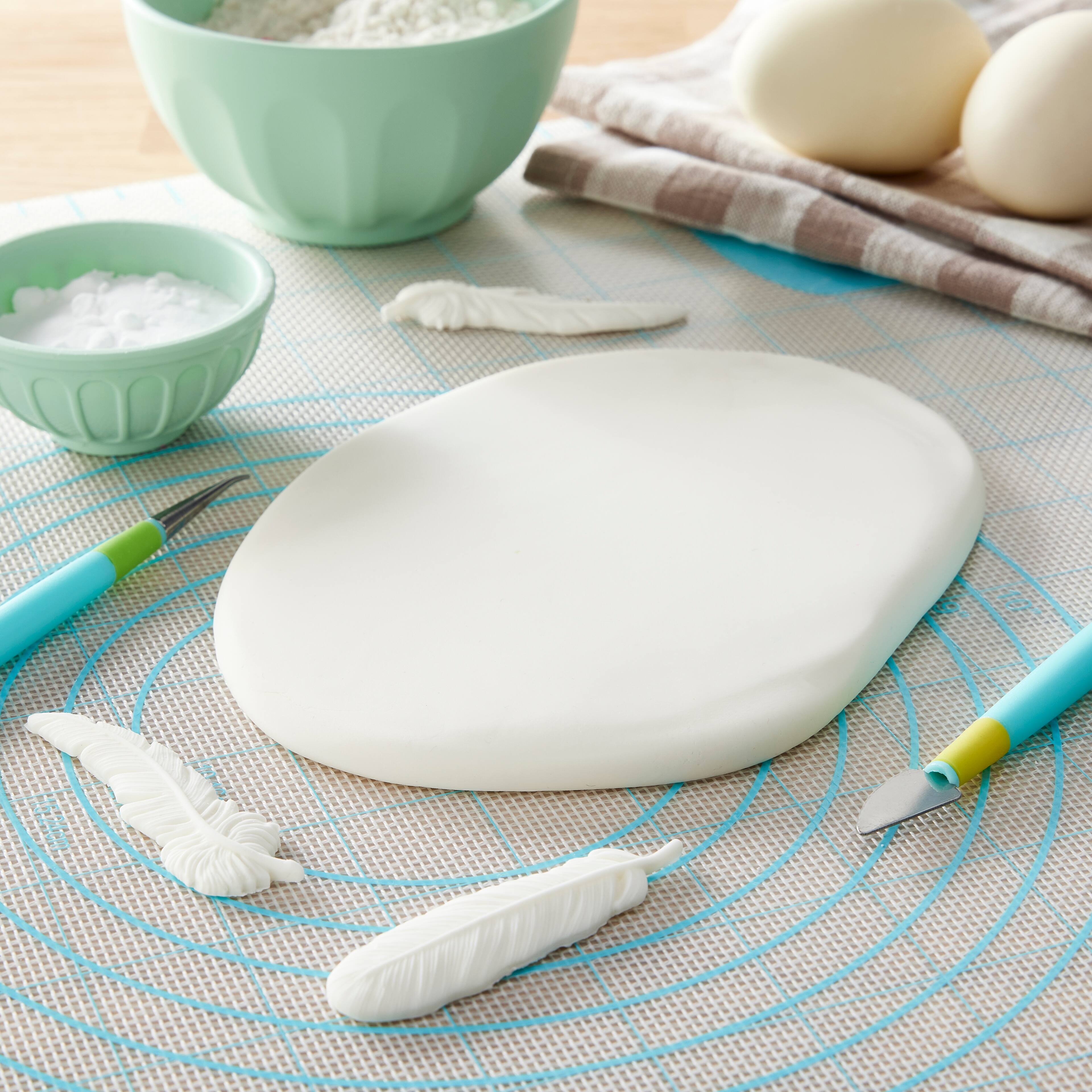 Satin Ice® White Vanilla Fondant, 5.5lb.