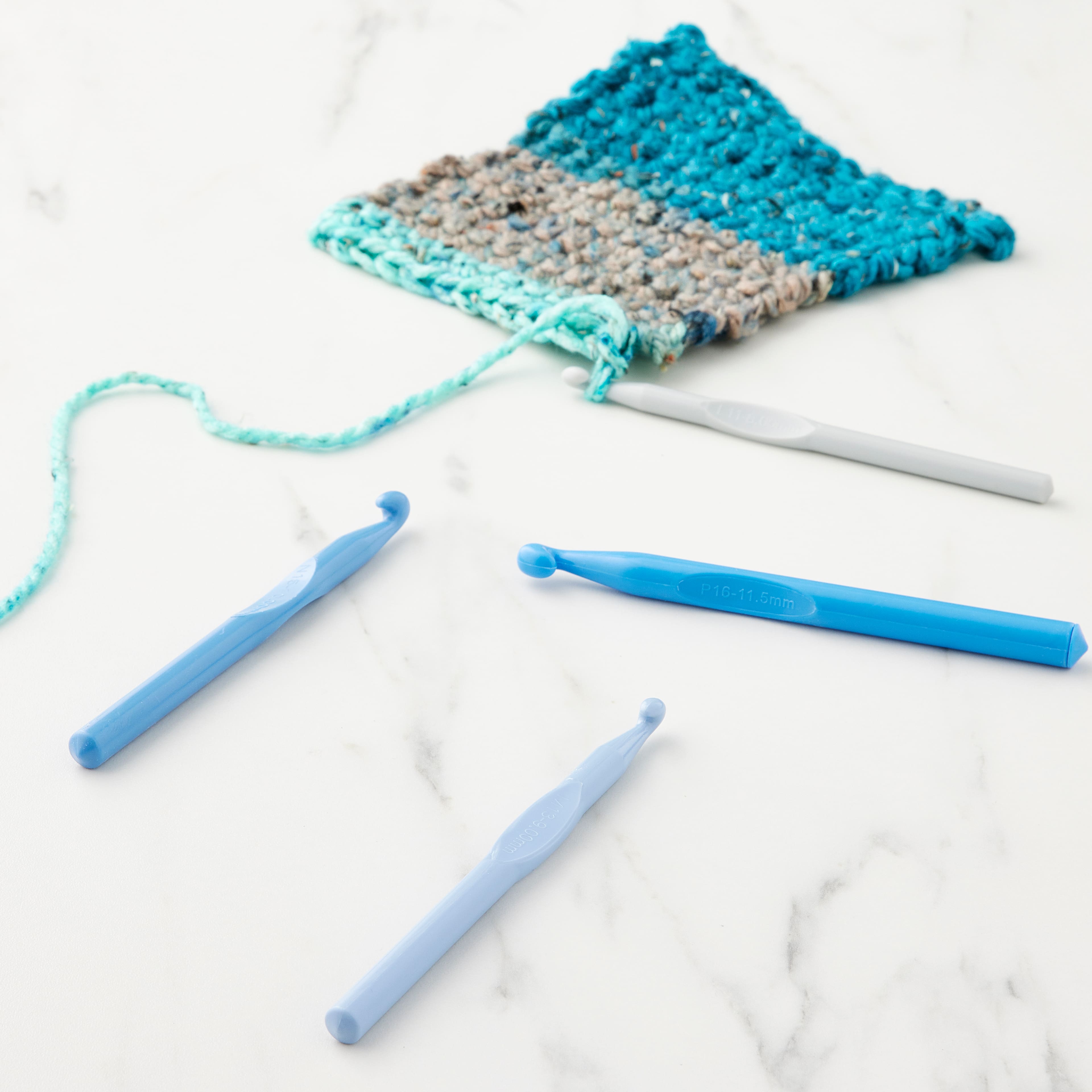 Plastic Crochet Hook Set by Loops &#x26; Threads&#xAE;, L-P