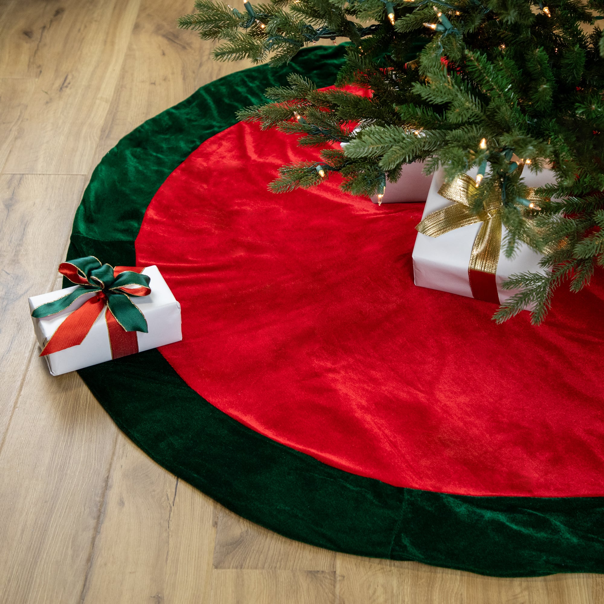 60" Red & Green Traditional Christmas Tree Skirt
