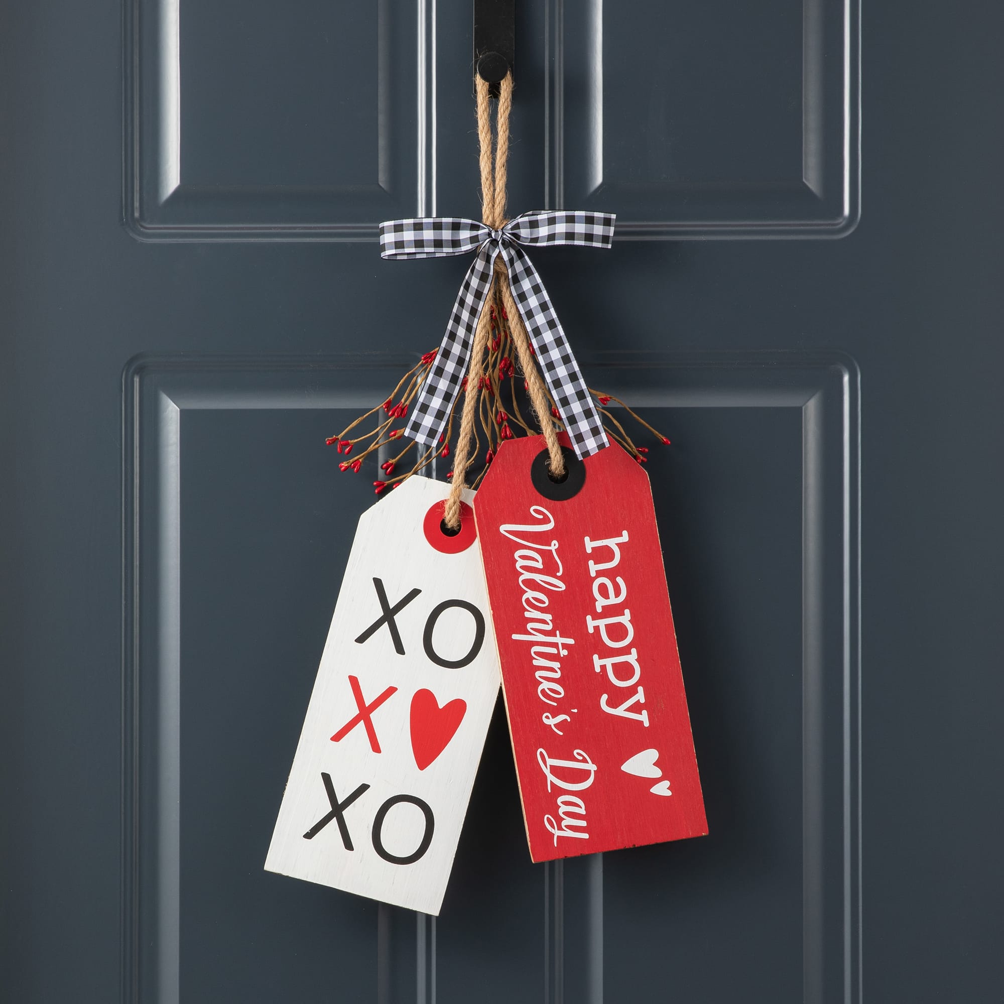 Glitzhome&#xAE; 24&#x22; Valentine&#x27;s Wooden Doorknob Hanging D&#xE9;cor