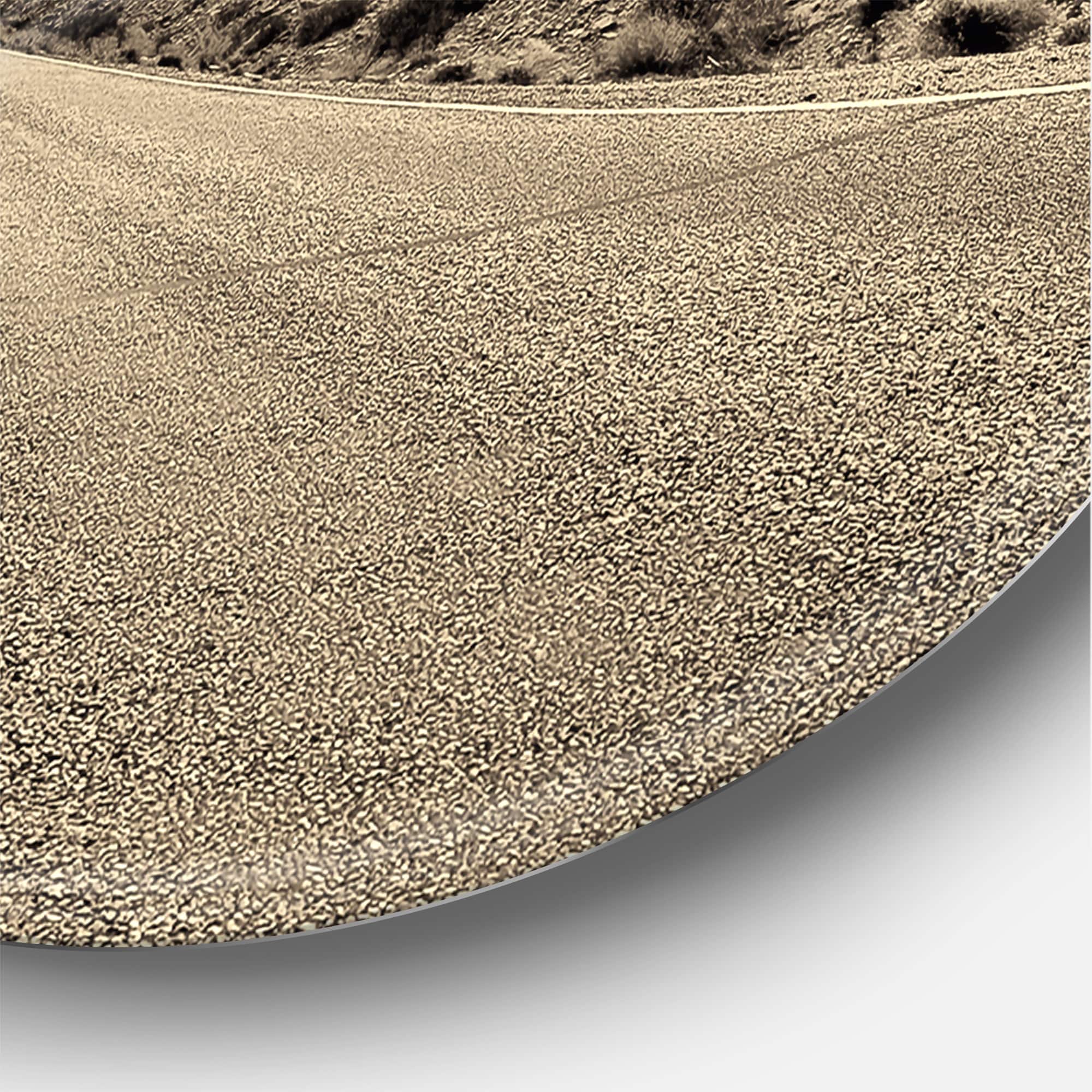 Designart - The Road To Monument Valley - Traditional Metal Circle Wall Art