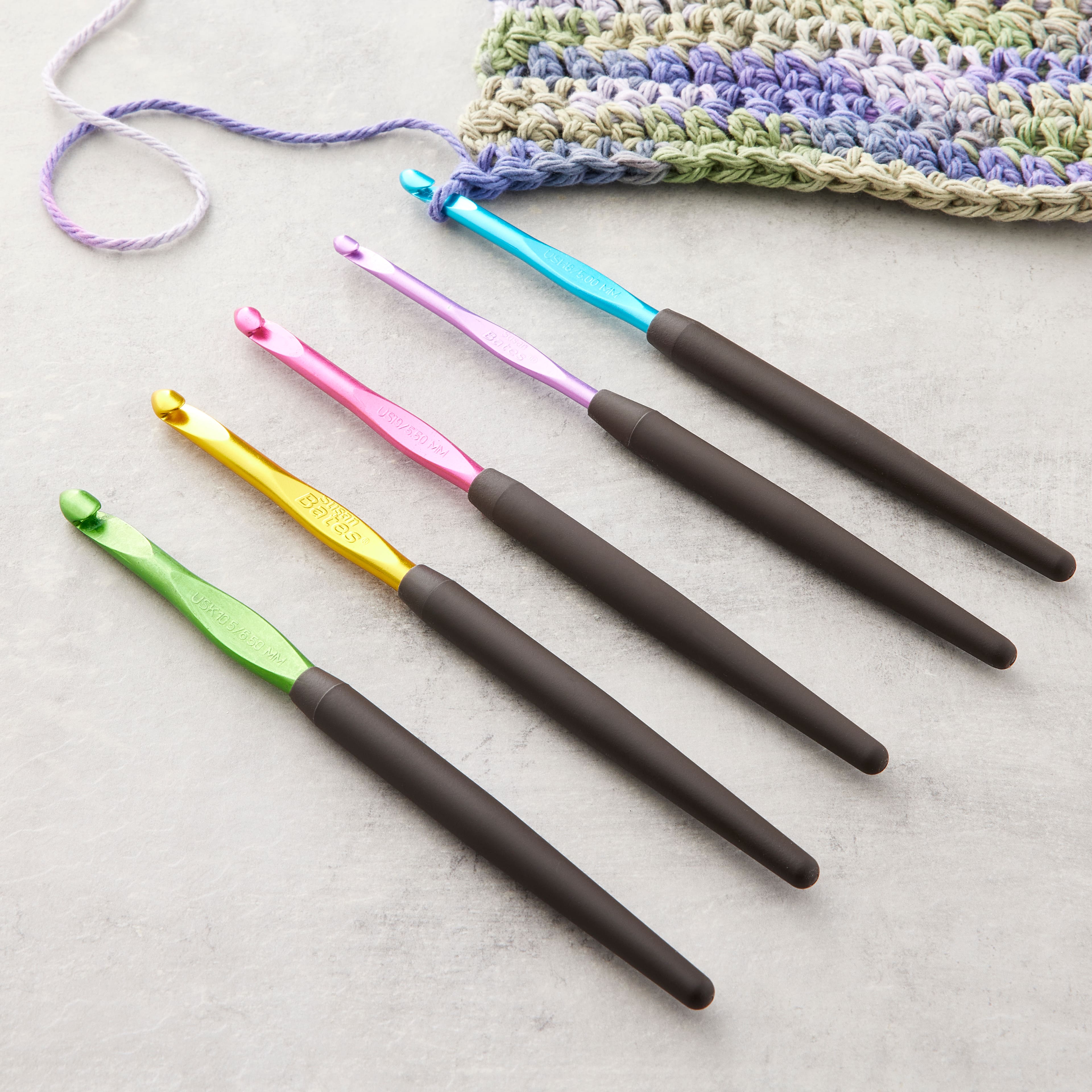  8 Sizes Crochet Hooks Set,Ergonomic Crochet Hooks with Soft  Rubber Handles and Number Marks for Grandmothers,Moms,Children,Beginners or  Advanced Crochet Lovers : Arts, Crafts & Sewing