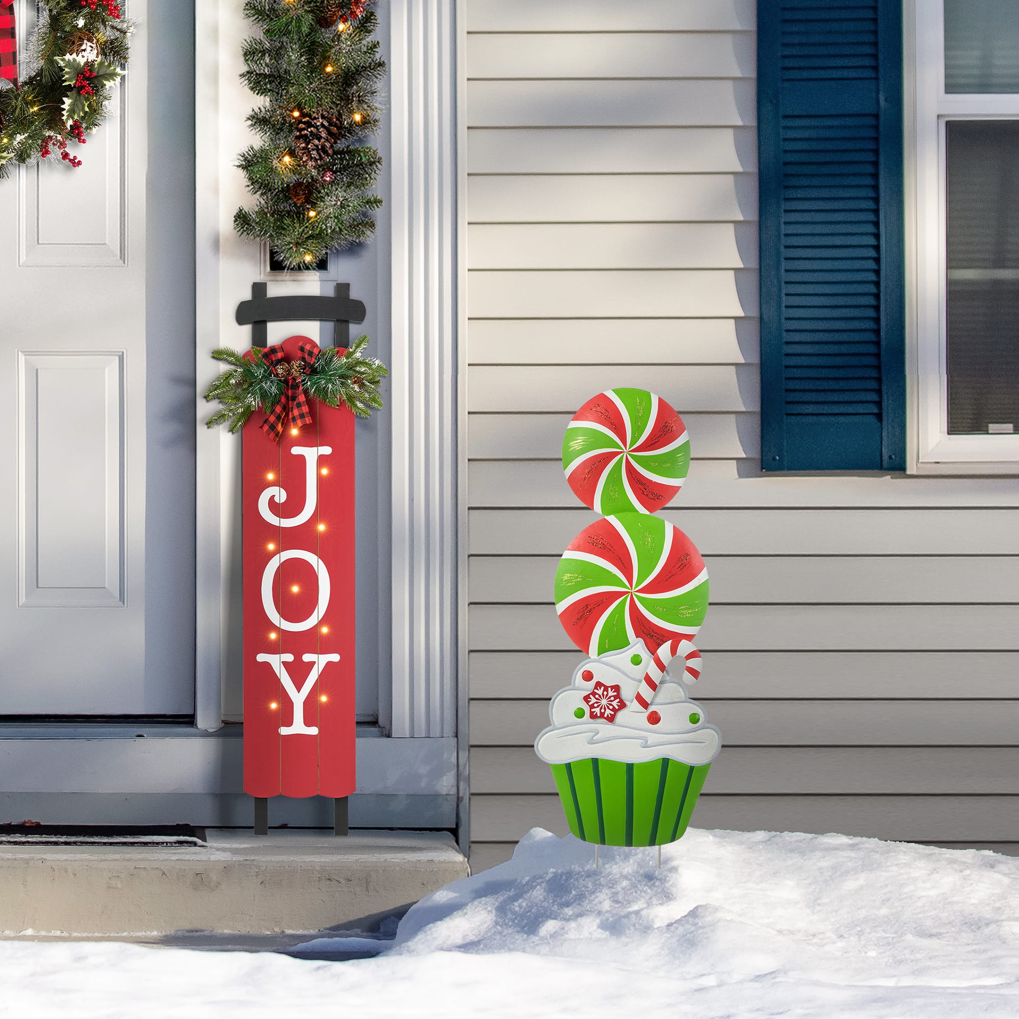 Glitzhome&#xAE; 3ft. Metal Peppermint &#x26; Cupcake Yard Stake