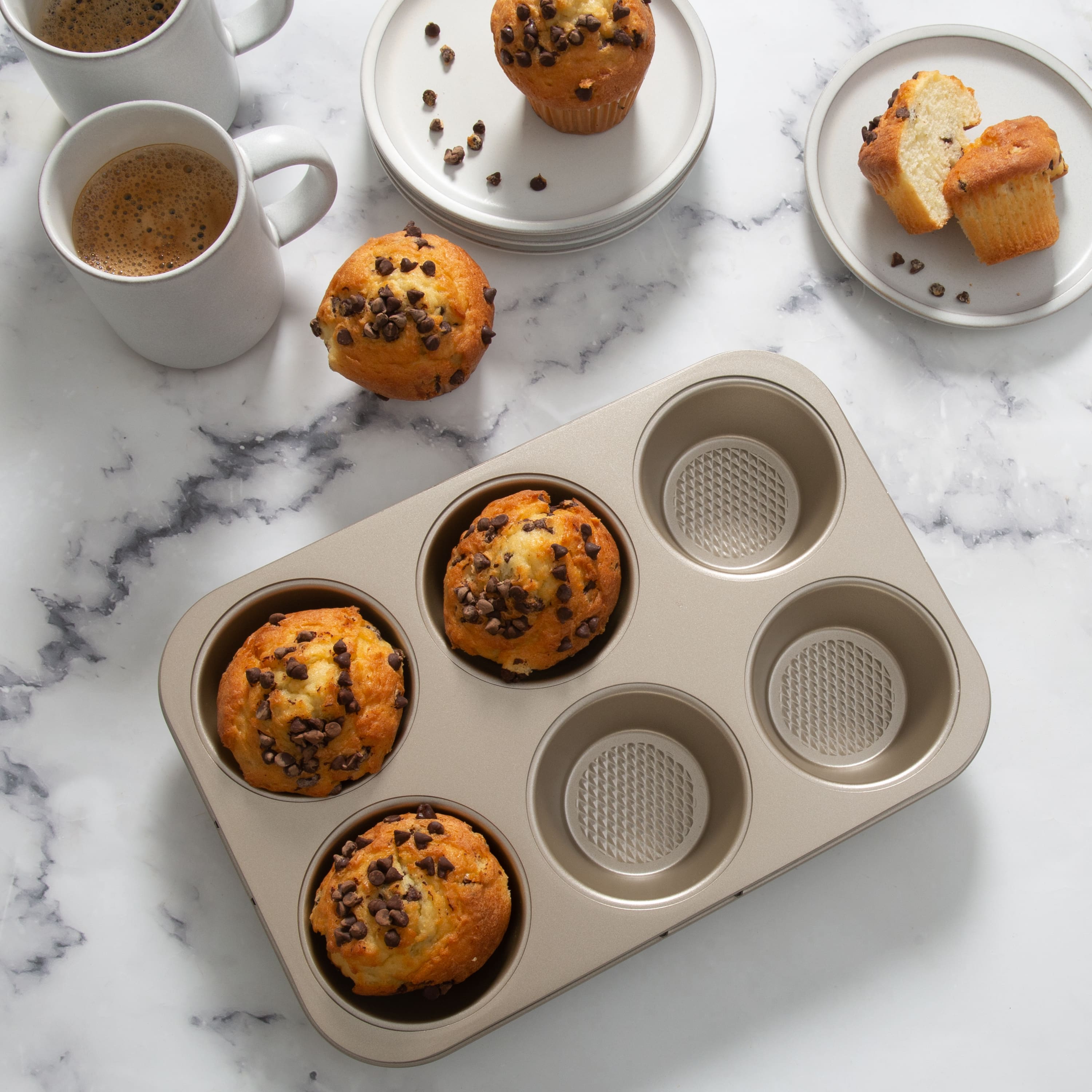 Kitchen Details Pro Series 6 Cup Muffin Pan with Diamond Base