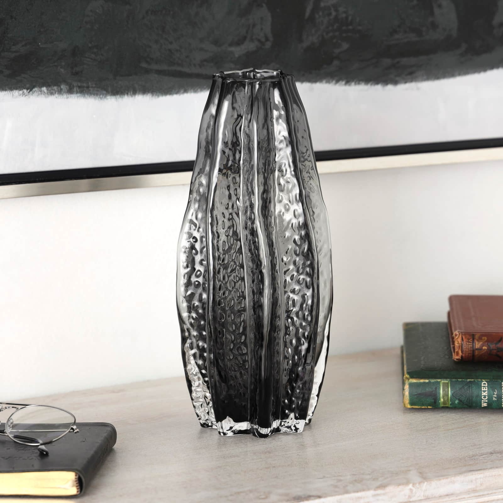 12&#x22; Black Ombre Wavy Abstract Glass Vase