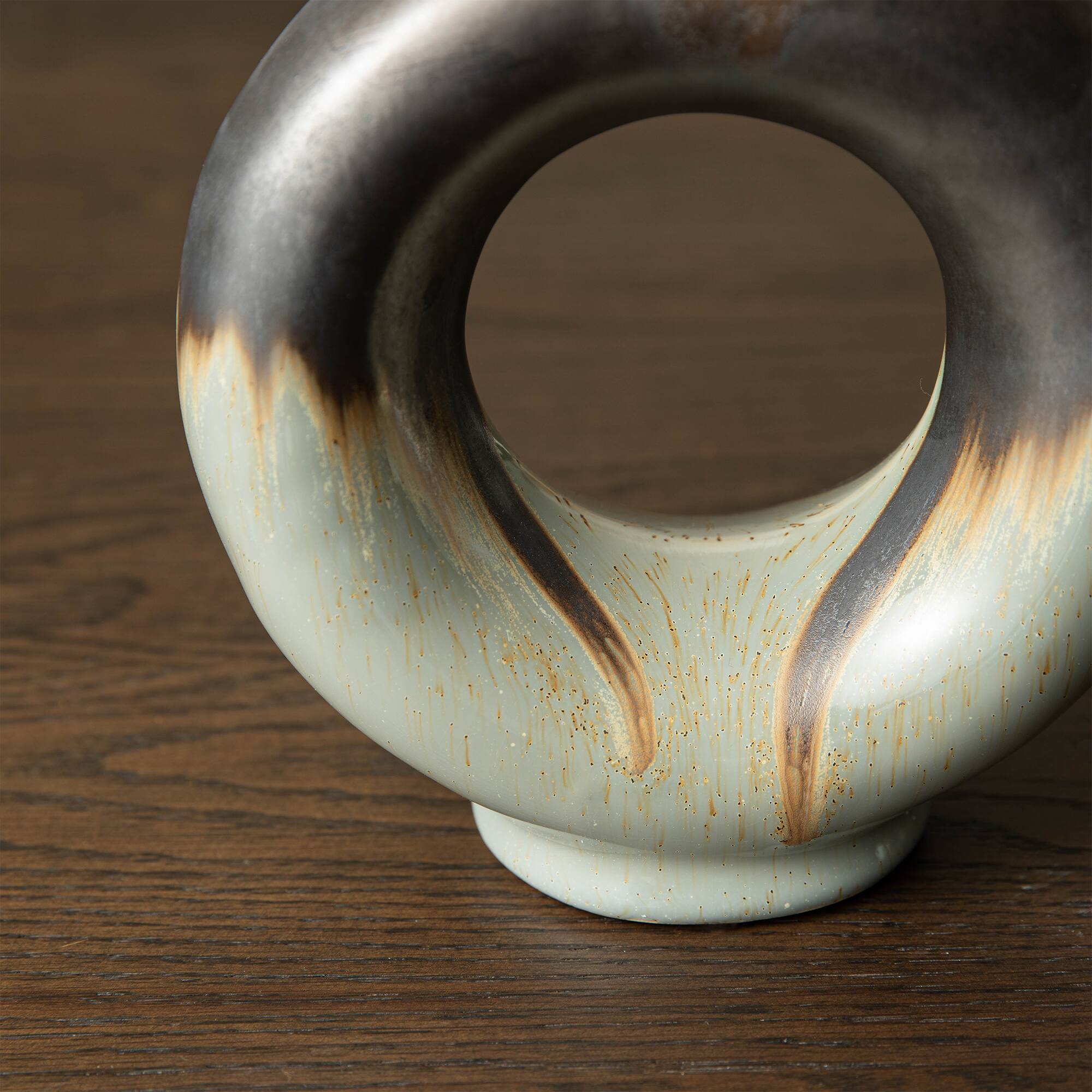 Glitzhome&#xAE; Circle Hollow Two-Tone Ceramic Modern Vase Set