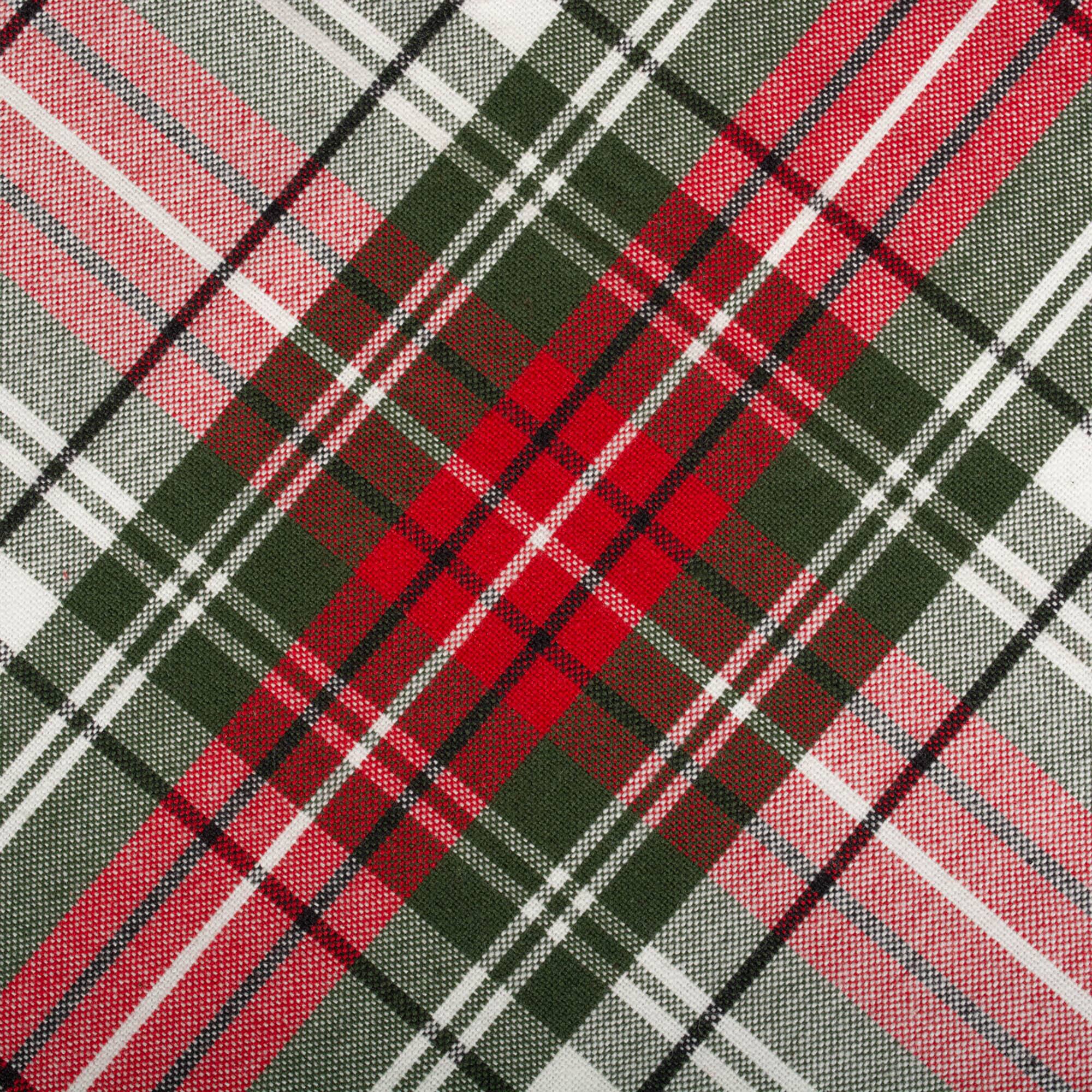 DII&#xAE; 70&#x22; Round Christmas Plaid Tablecloth