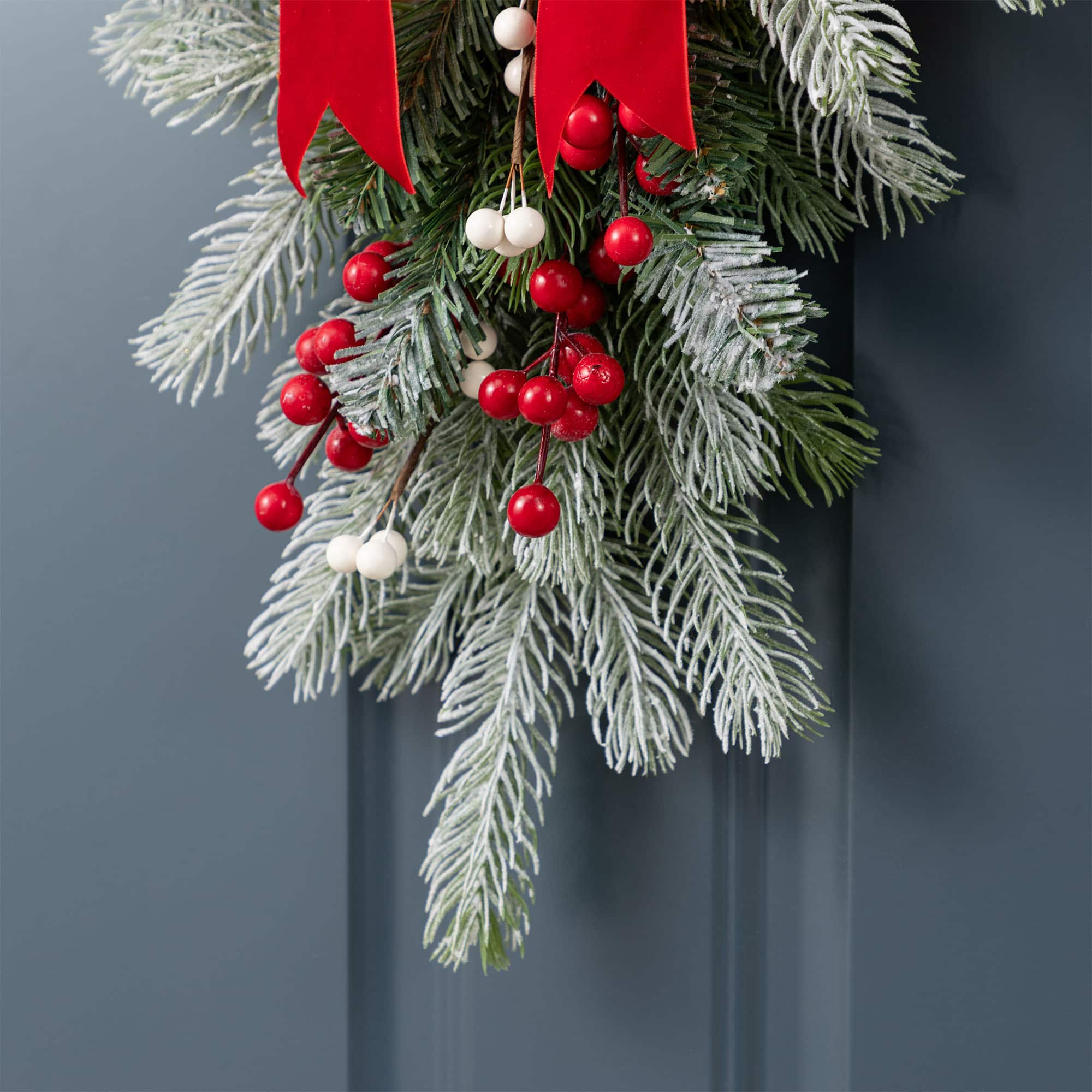 Glitzhome&#xAE; 25&#x22; Greenery Snowman Door Hanger